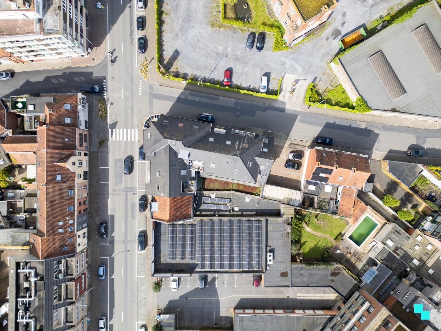 Kantoor met woonst en privé-parking te Roeselare foto 32
