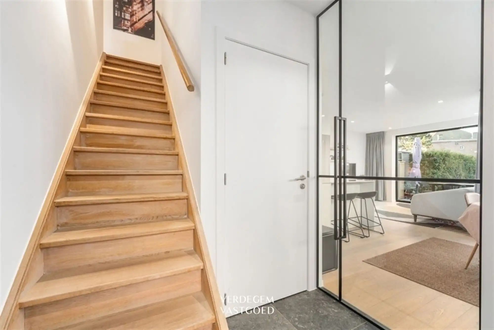 Knappe gezinswoning met 3 slaapkamers, tuin en inpandige garage op een topligging foto 8