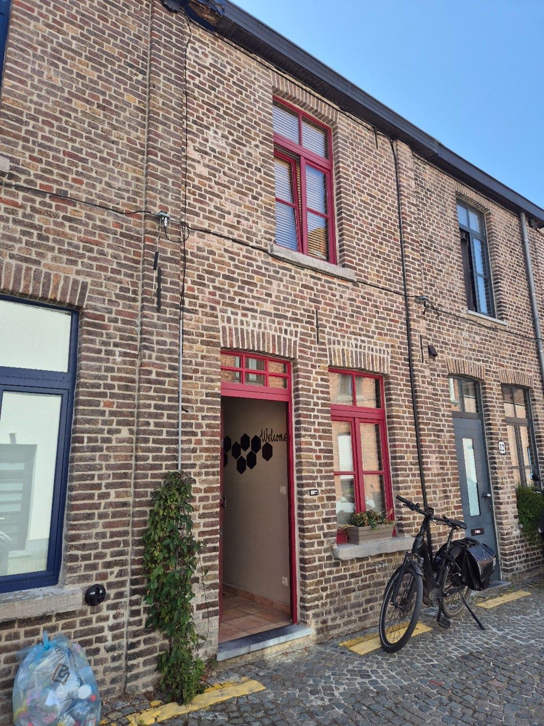 Brugge: sympathieke woning met 2 slpk nabij de Coupure foto 2