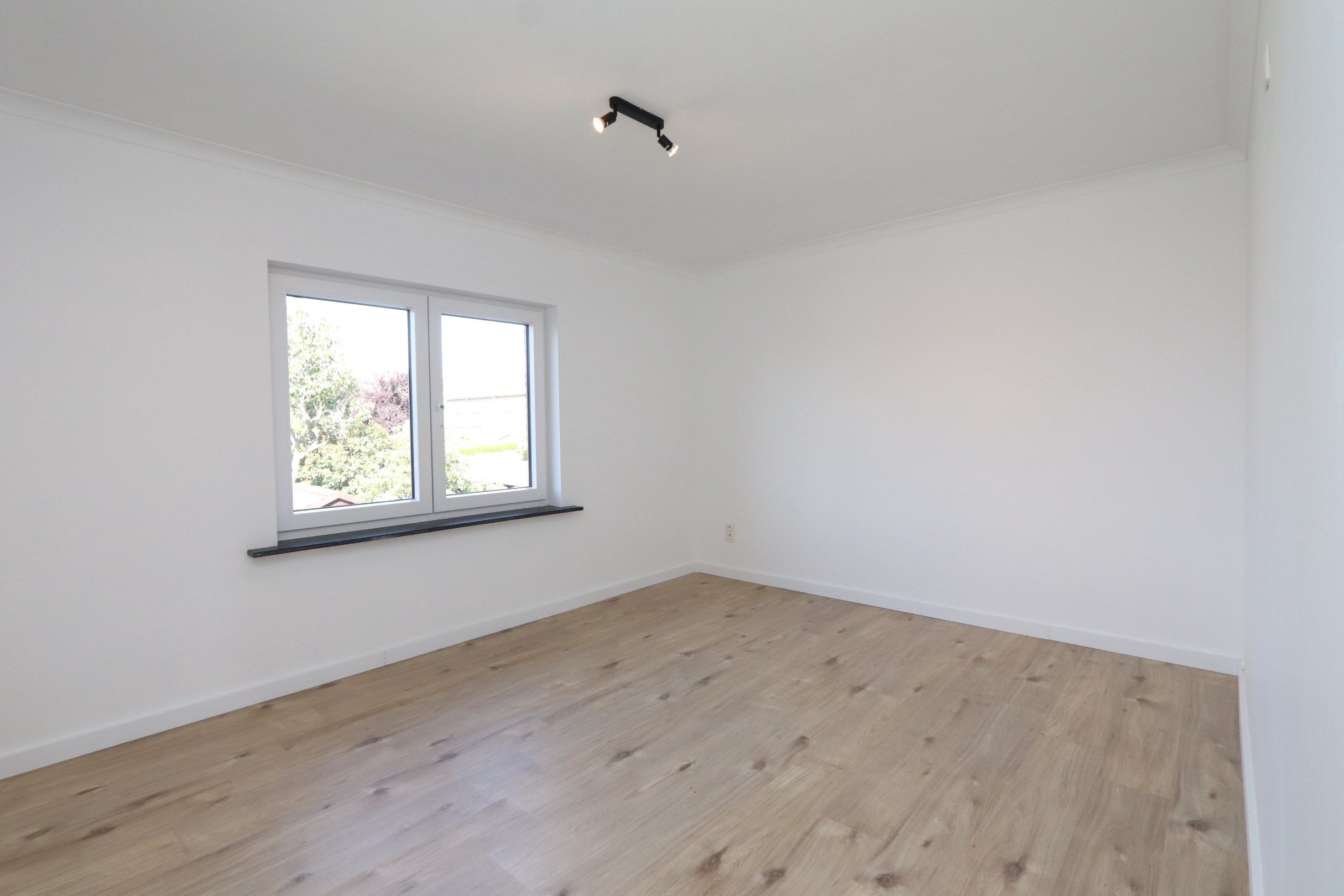 GERENOVEERDE WONING MET 3 SLAAPKAMERS EN TUIN foto 14