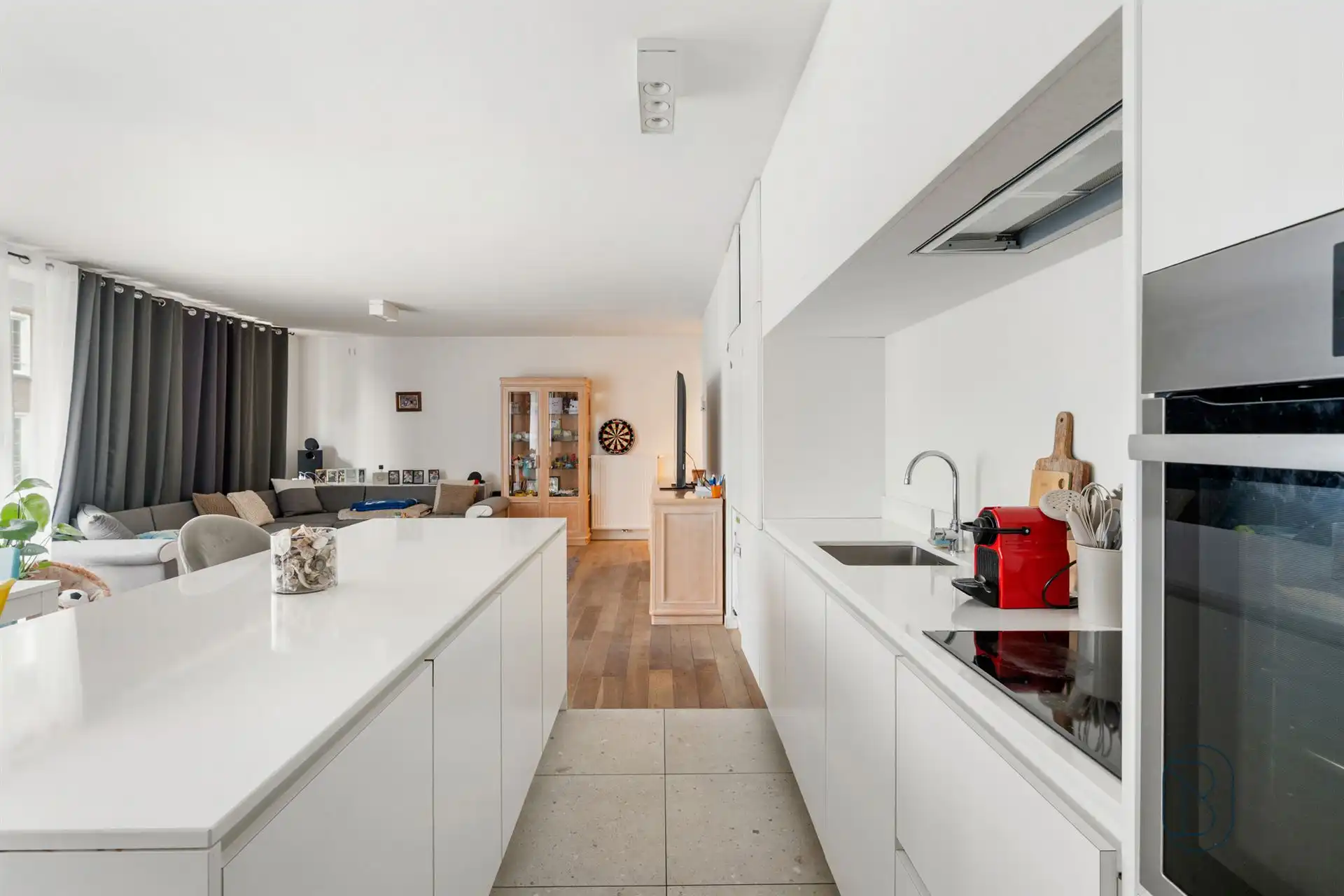 Kwalitatief 2-slaapkamerappartement met terras in Kortrijk foto 7