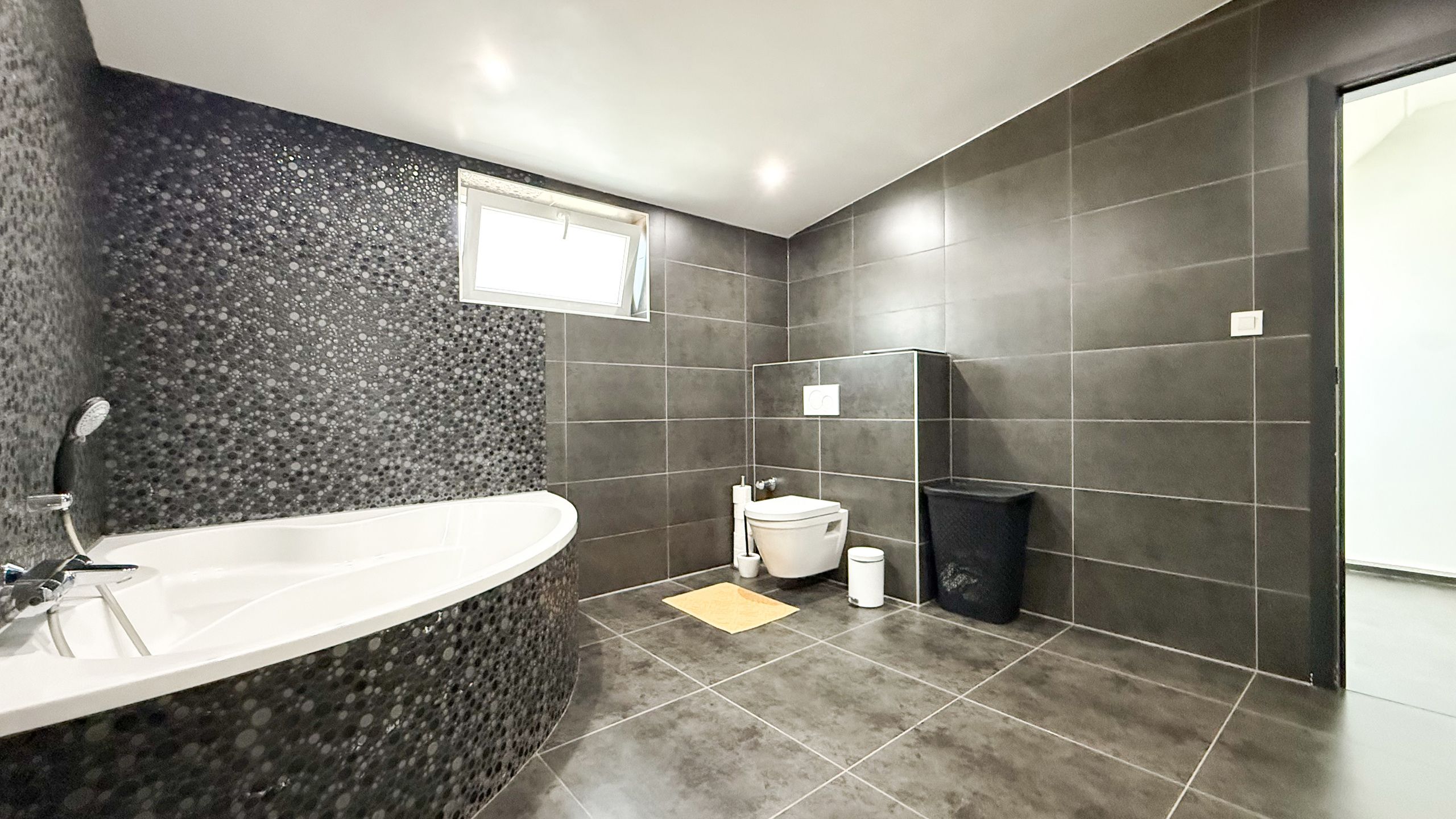Instapklare woning met 4 spks en volledig aangelegde tuin! foto 33