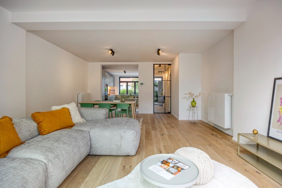 Aantrekkelijke gerenoveerde interbellum burgerwoning met vijf slaapkamers en stadstuin. foto 8