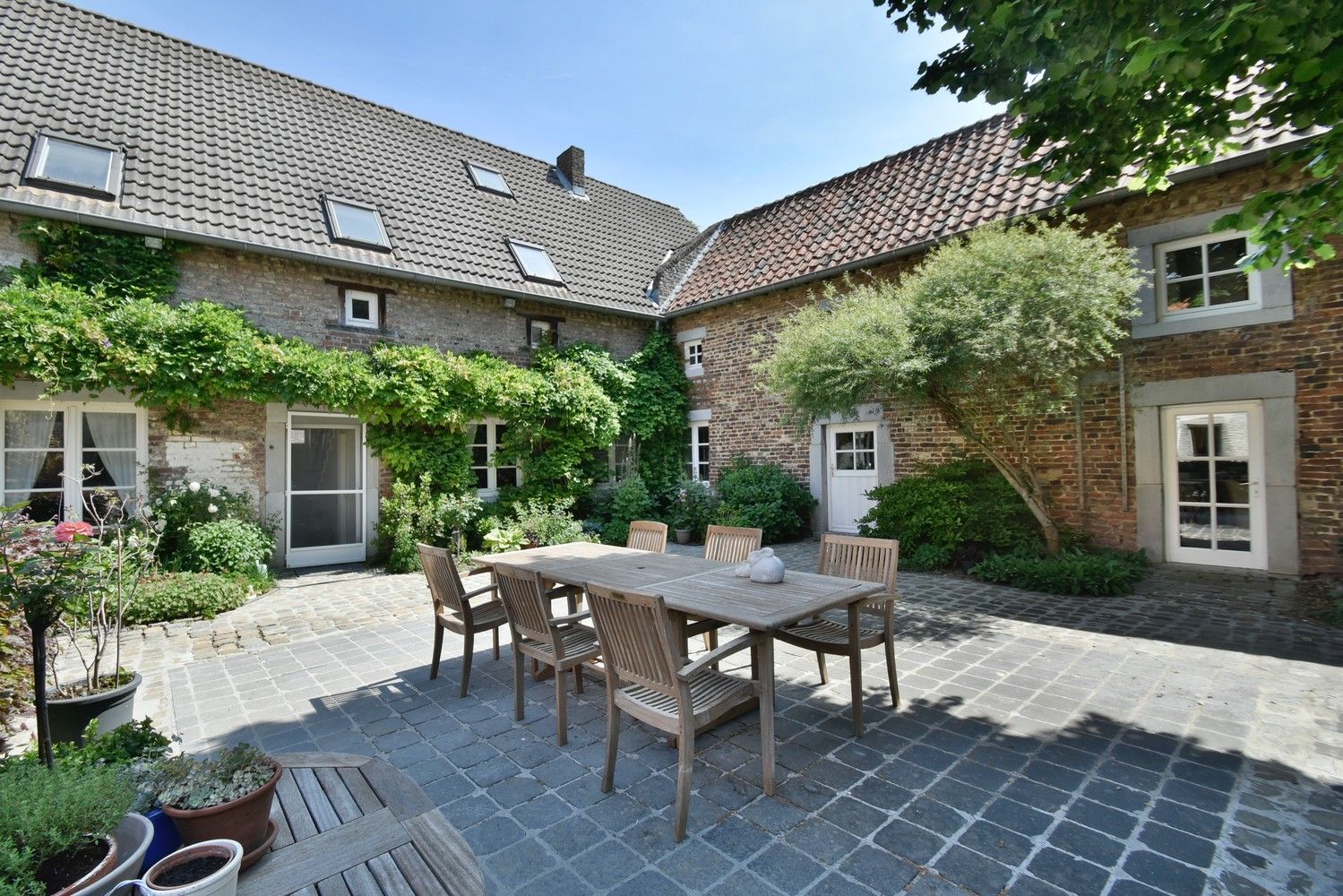 Uniek gerenoveerde riante hoeve met guesthouses en boordevol potentieel op een idyllische, natuurrijke locatie te Tongeren foto 46