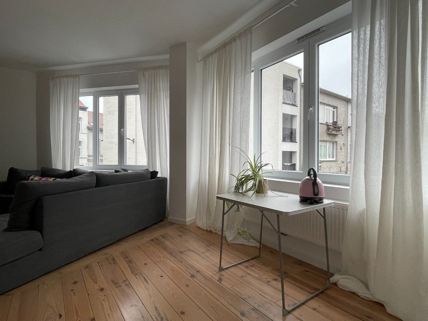 Trendy 1 slpk appartement met balkon foto 11