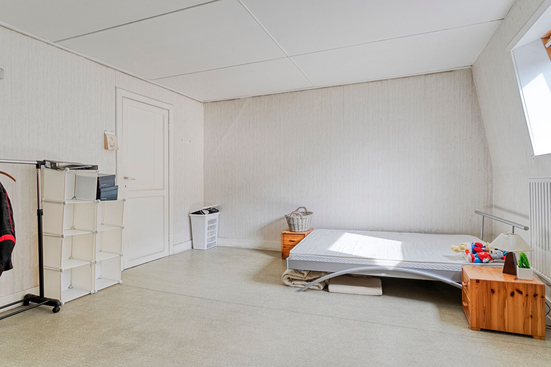 Goedgelegen woning met 4 slaapkamers !! foto 10