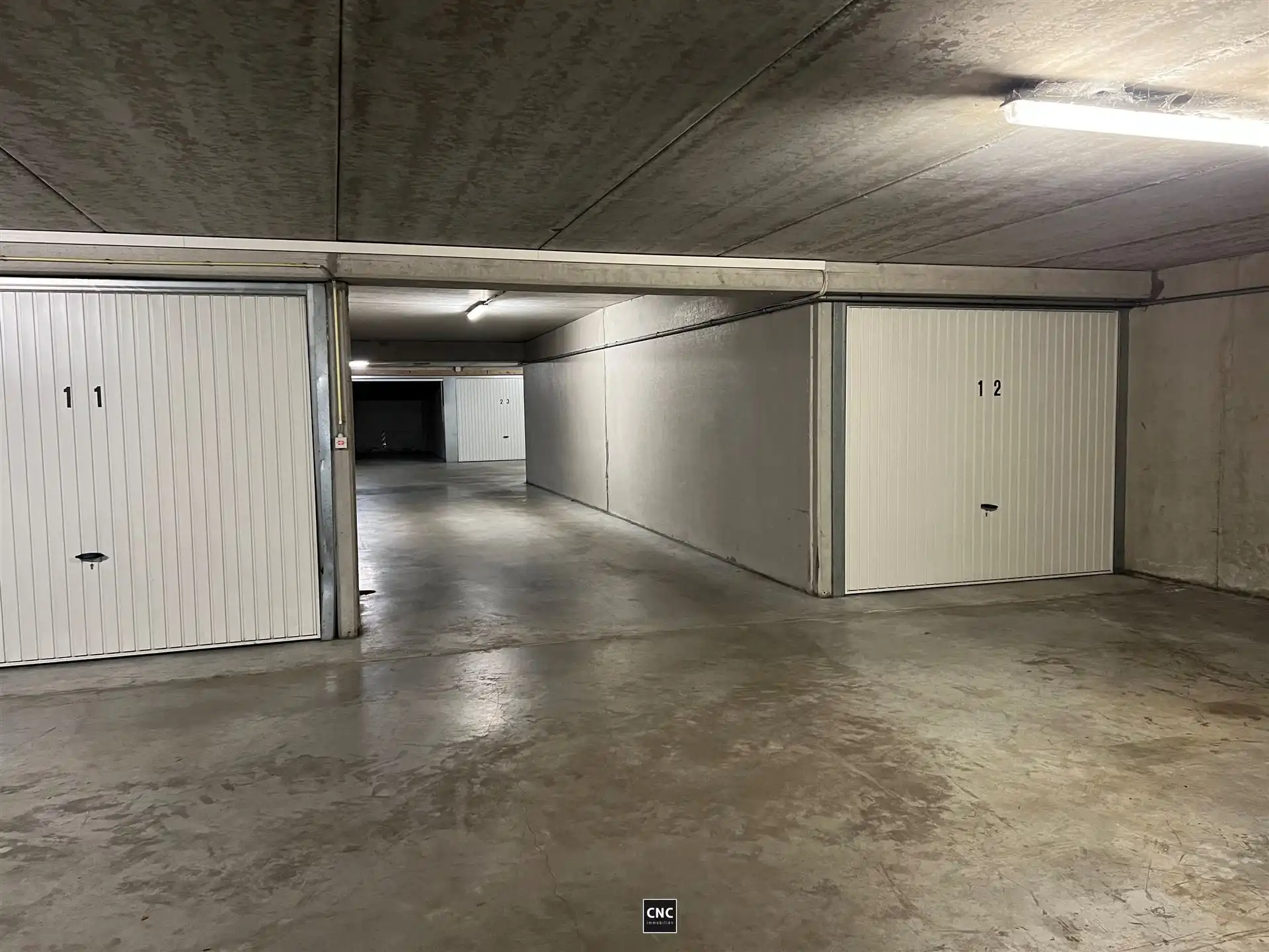 Ruime en makkelijk toegankelijke garagebox nabij het centrum foto 5