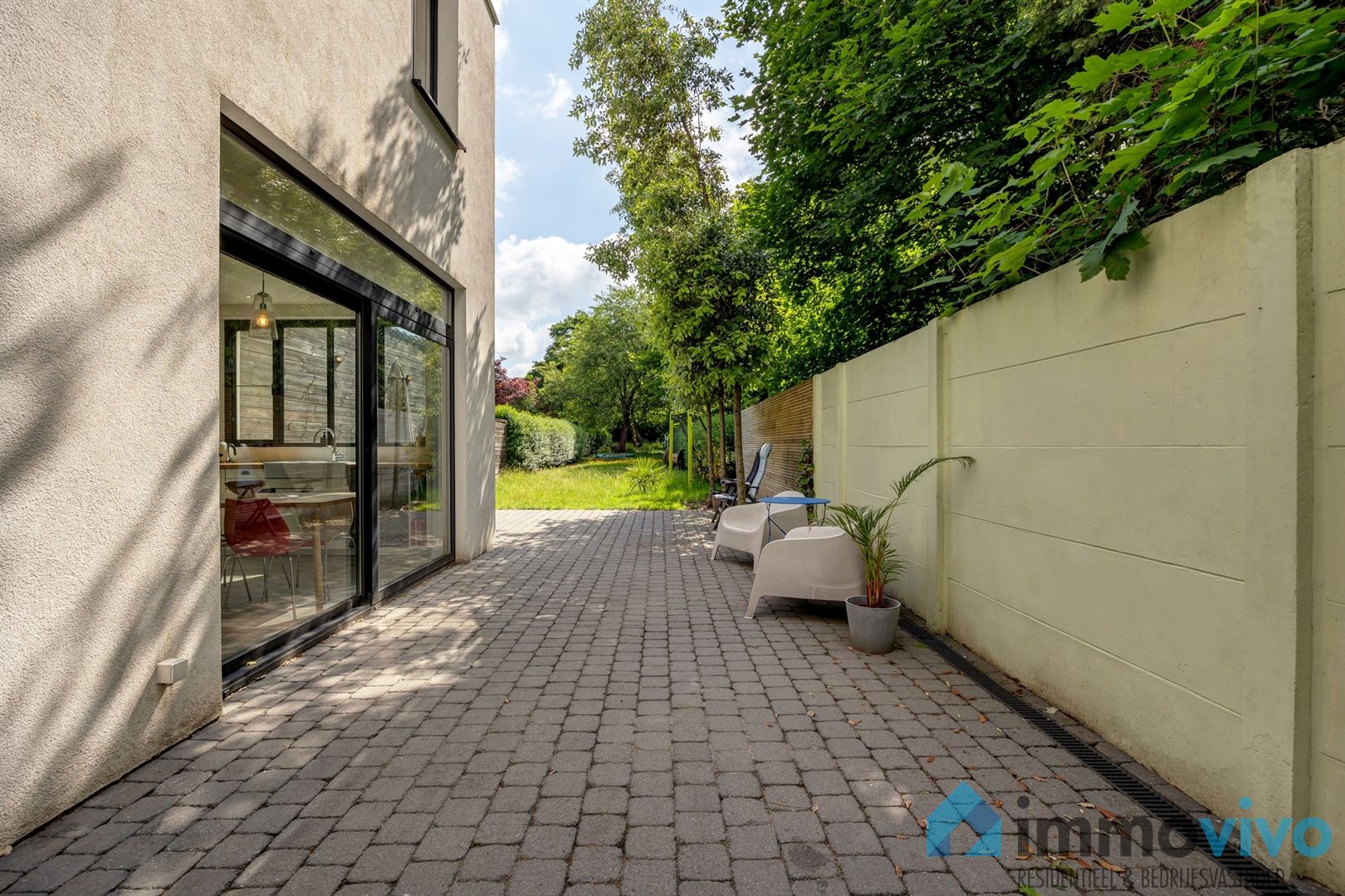 Ruime gerenoveerde woning met 4 slaapkamers op 615 m² foto 10