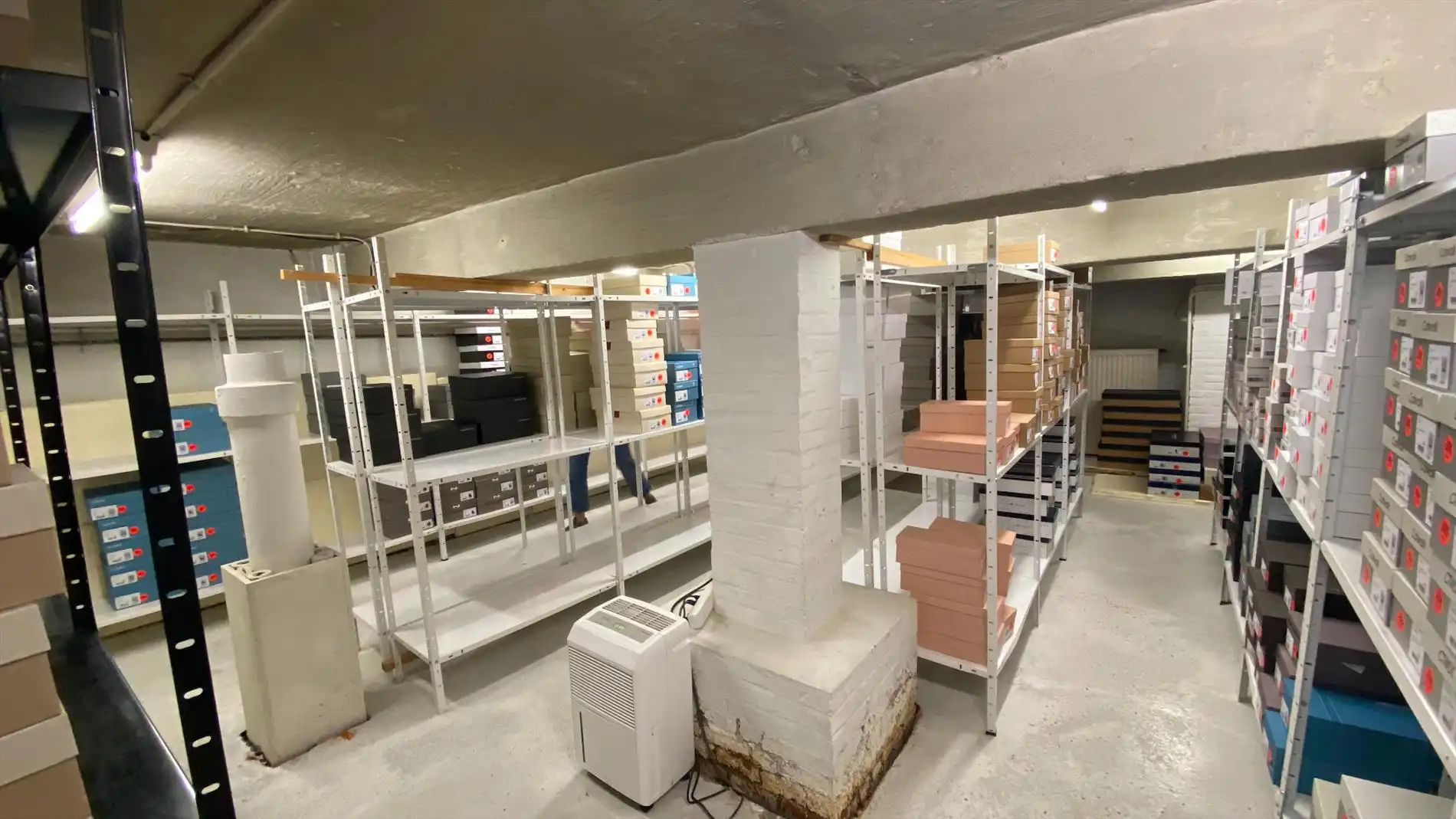 Top gelegen instapklaar handelspand te Lokeren - Kerkstraat foto 10