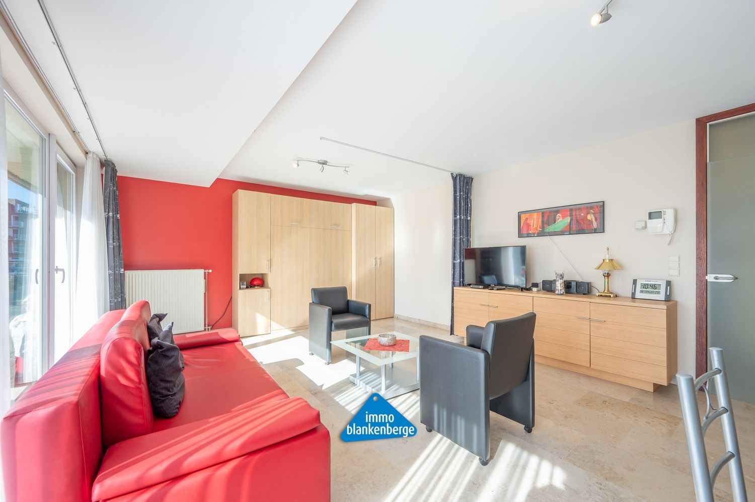 Gezellige studio met veel licht en volledige inrichting nabij centrum en zee foto 2