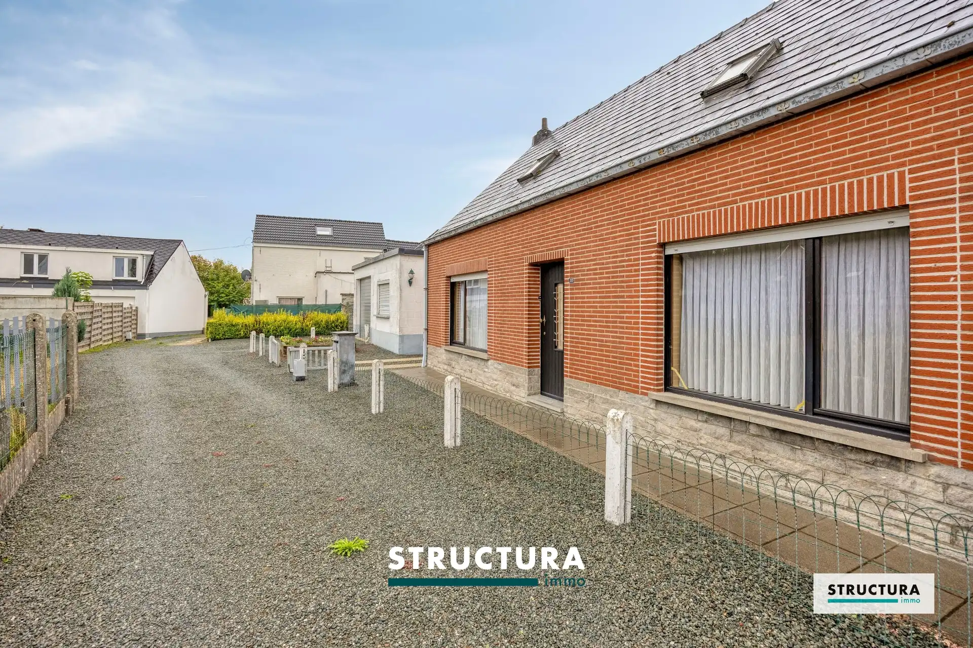 Woning met tuin en garage/atelier, gelgen in alle rust! foto 2