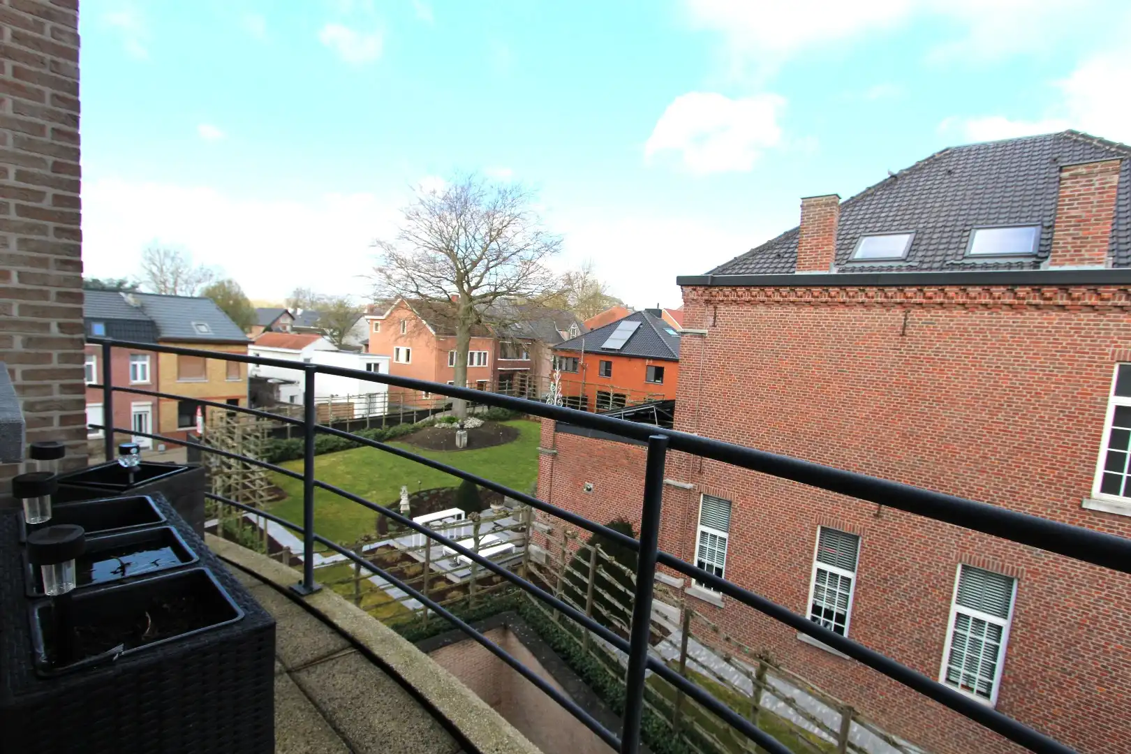 RUIM APPARTEMENT (124²) MET GARAGE - PRACHTIG GELEGEN foto 8