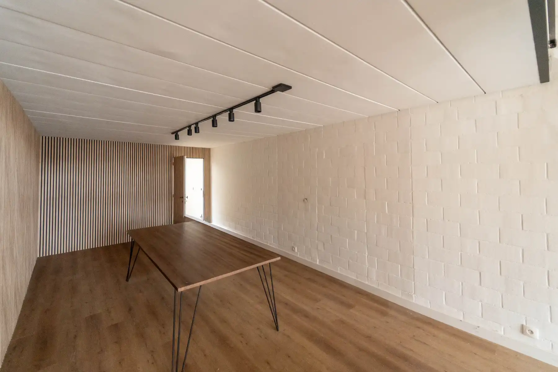 Zeer bereikbaar handelspand (119m²) met meerdere open ruimtes en tuin in Zwijnaarde foto 8