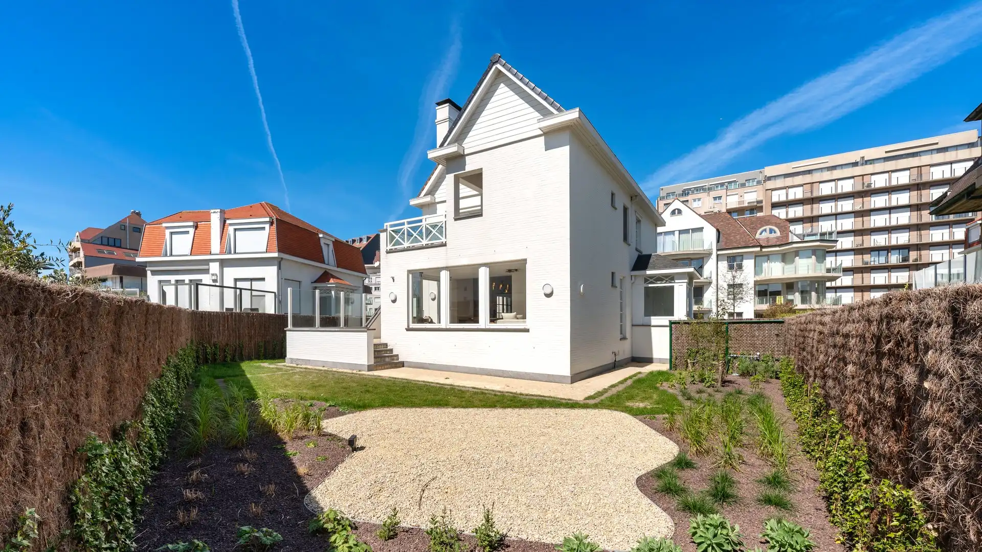 Exclusief gerenoveerde villa op een absolute toplocatie foto 16