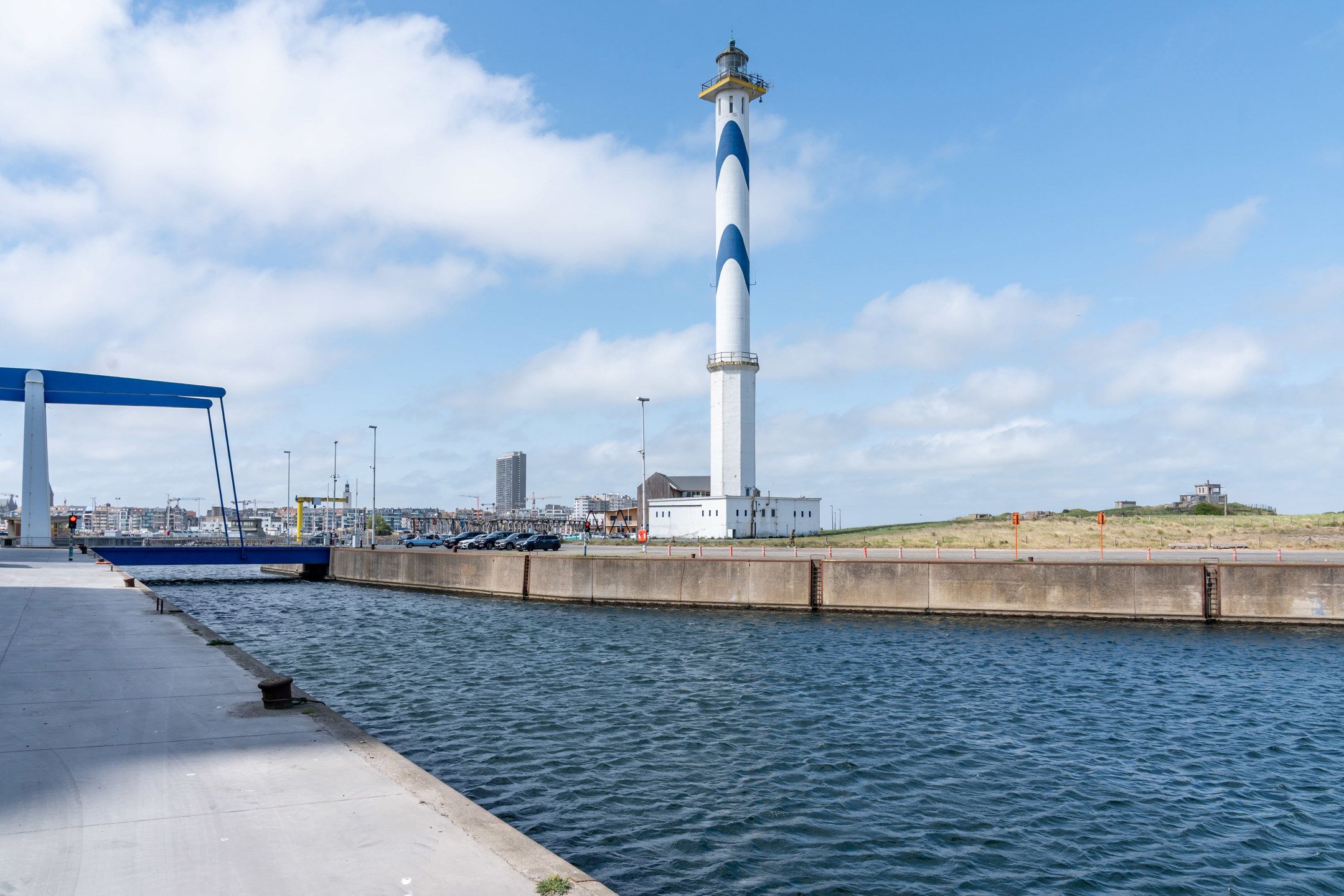 OOSTENDE - Uitzonderlijke penthouse met zicht op zee foto 14