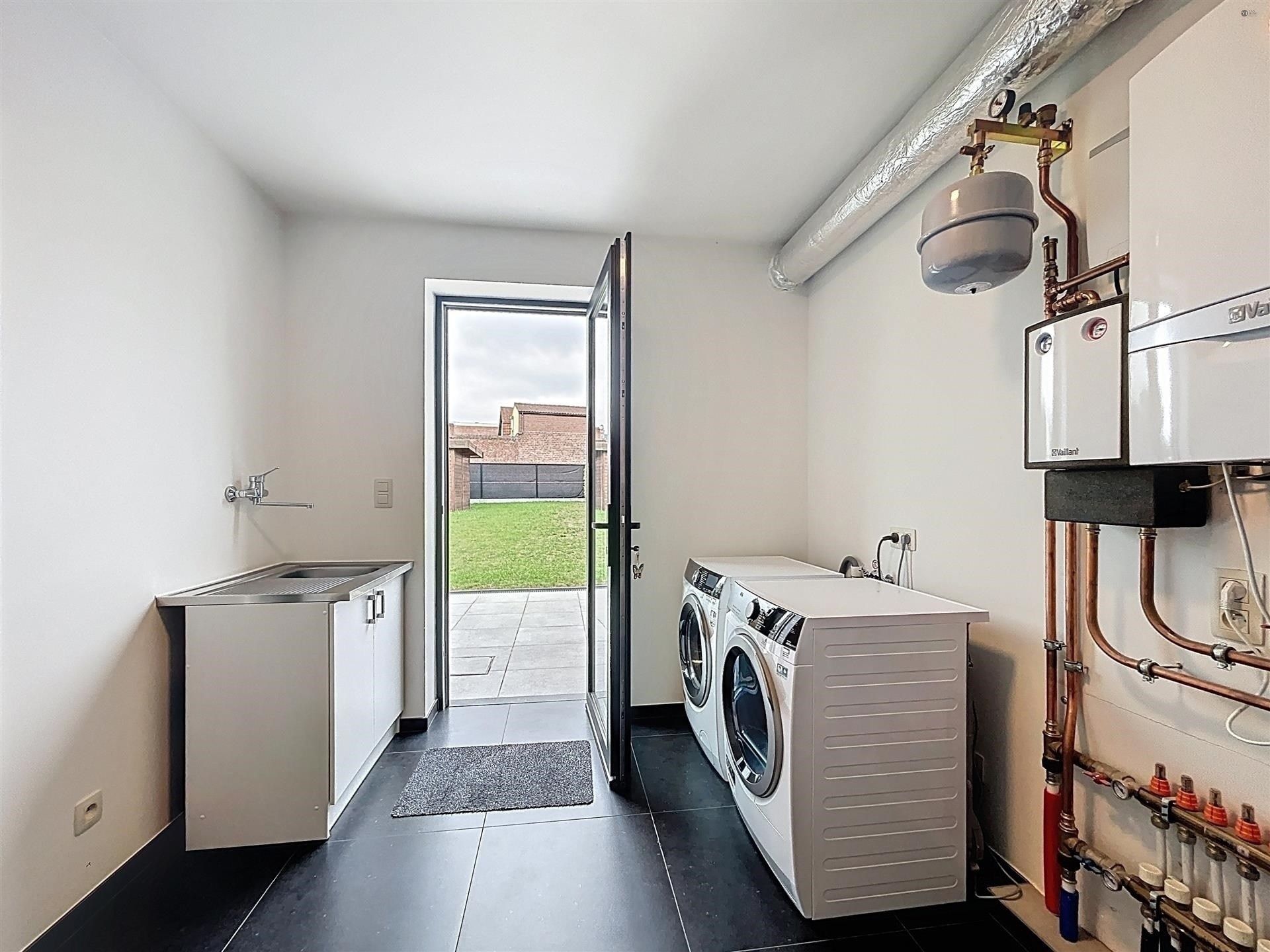 Recente energiezuinige (A-label) woning met weids zicht op natuur foto 6