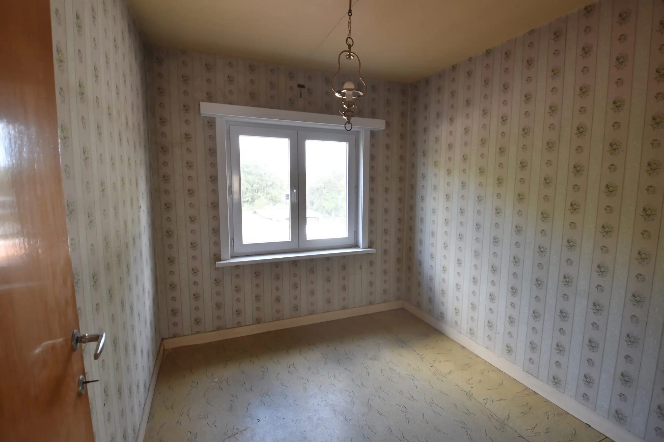 Ben je op zoek naar een gezellige renovatiewoning met uitzonderlijk veel potentieel? foto 23