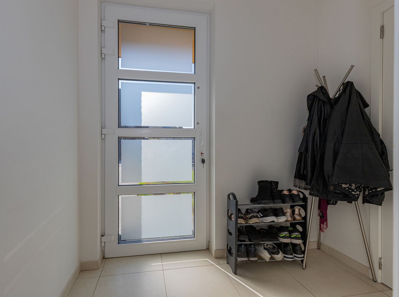 Recente driegevel woning in doodlopende straat! foto 2