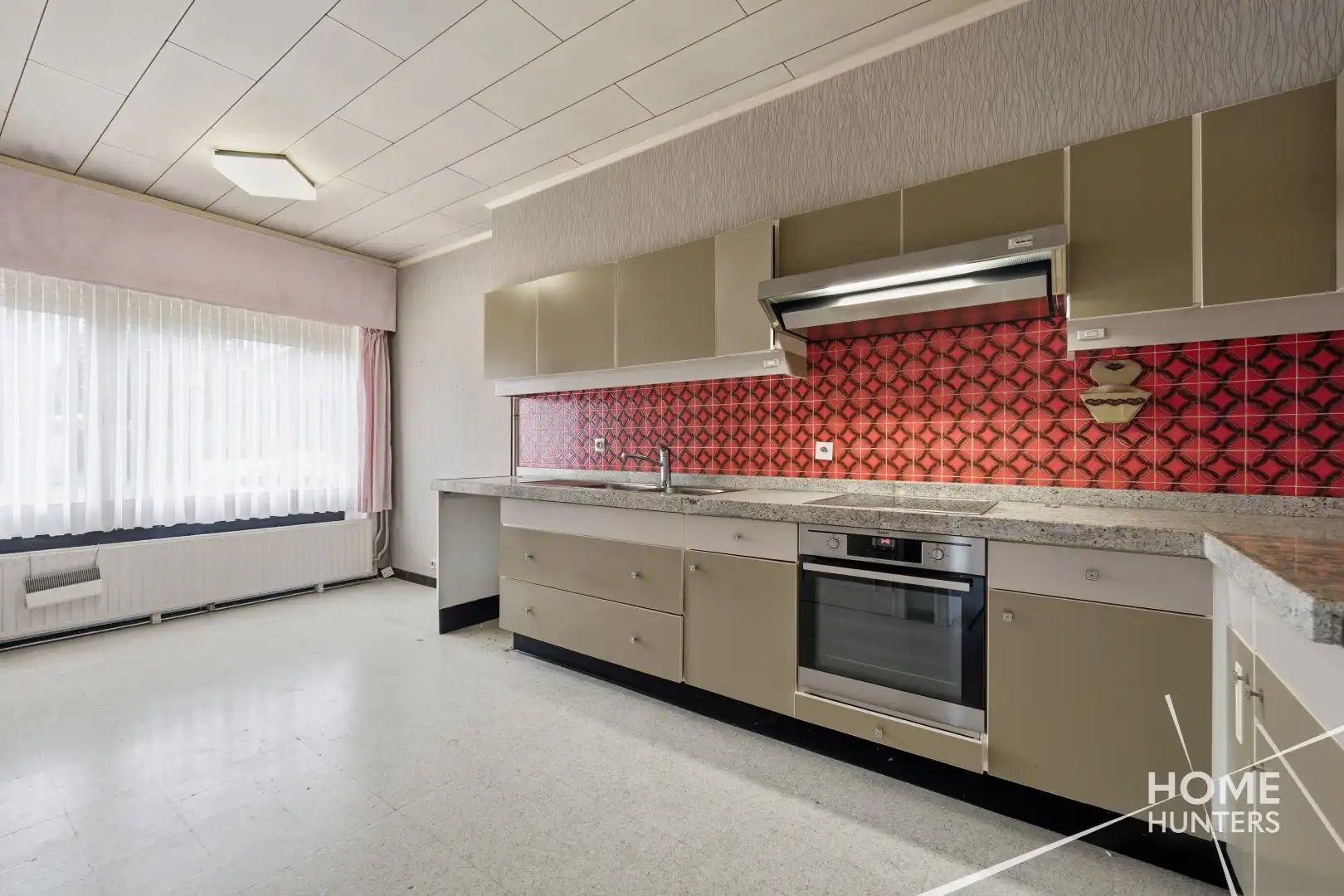 Ruime woning met oprit, garage, gunstig EPC en maar liefst 5 slaapkamers foto 11