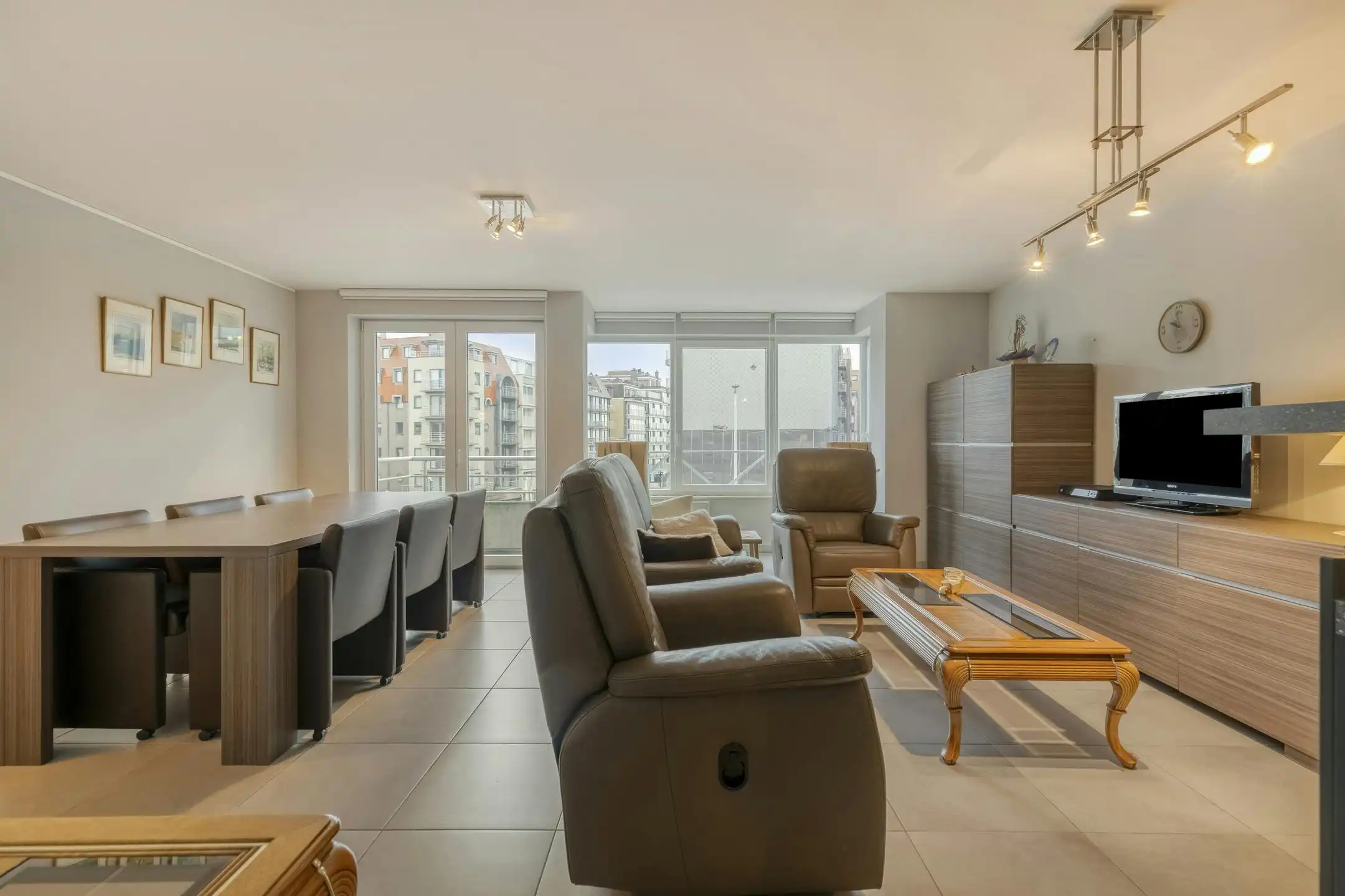 Appartement met twee slaapkamers te koop in Sint-Idesbald! foto {{pictureIndex}}