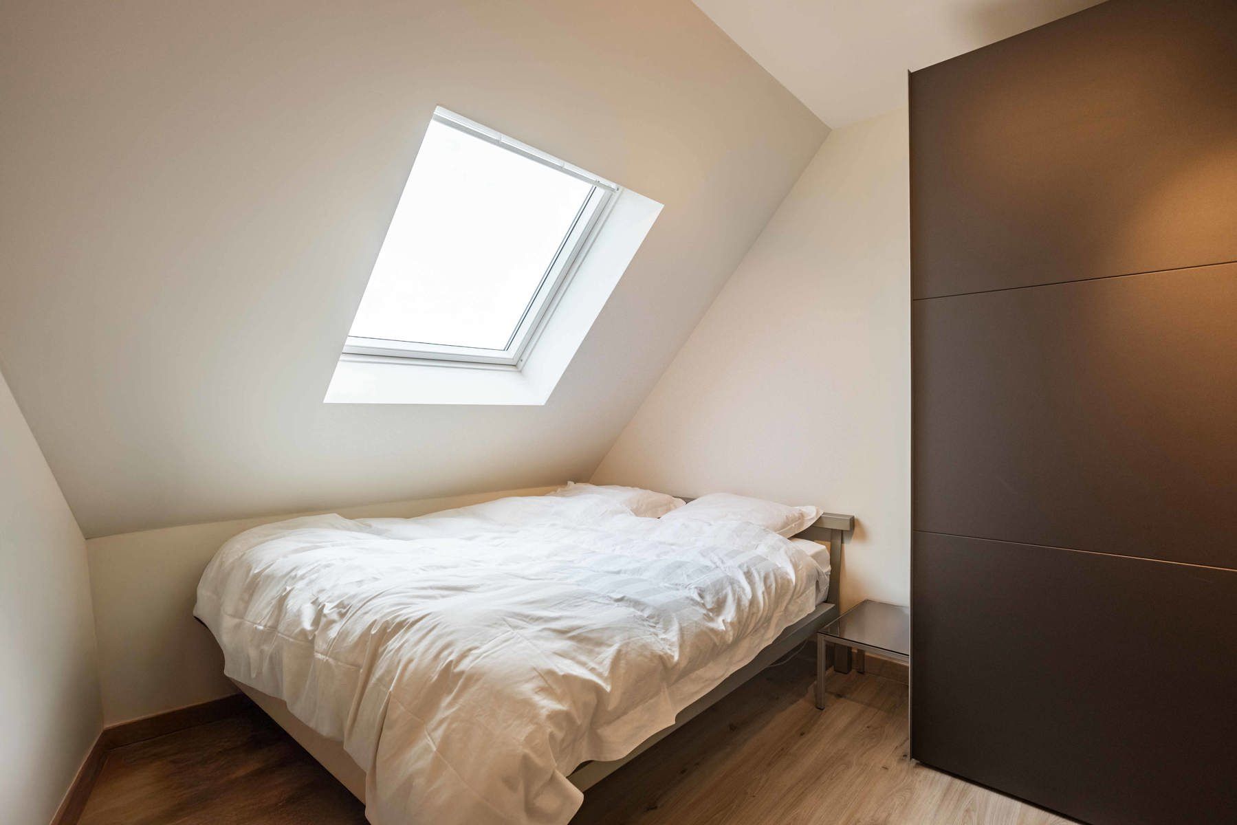 Recent, luxe penthouse met panoramisch terras foto 15