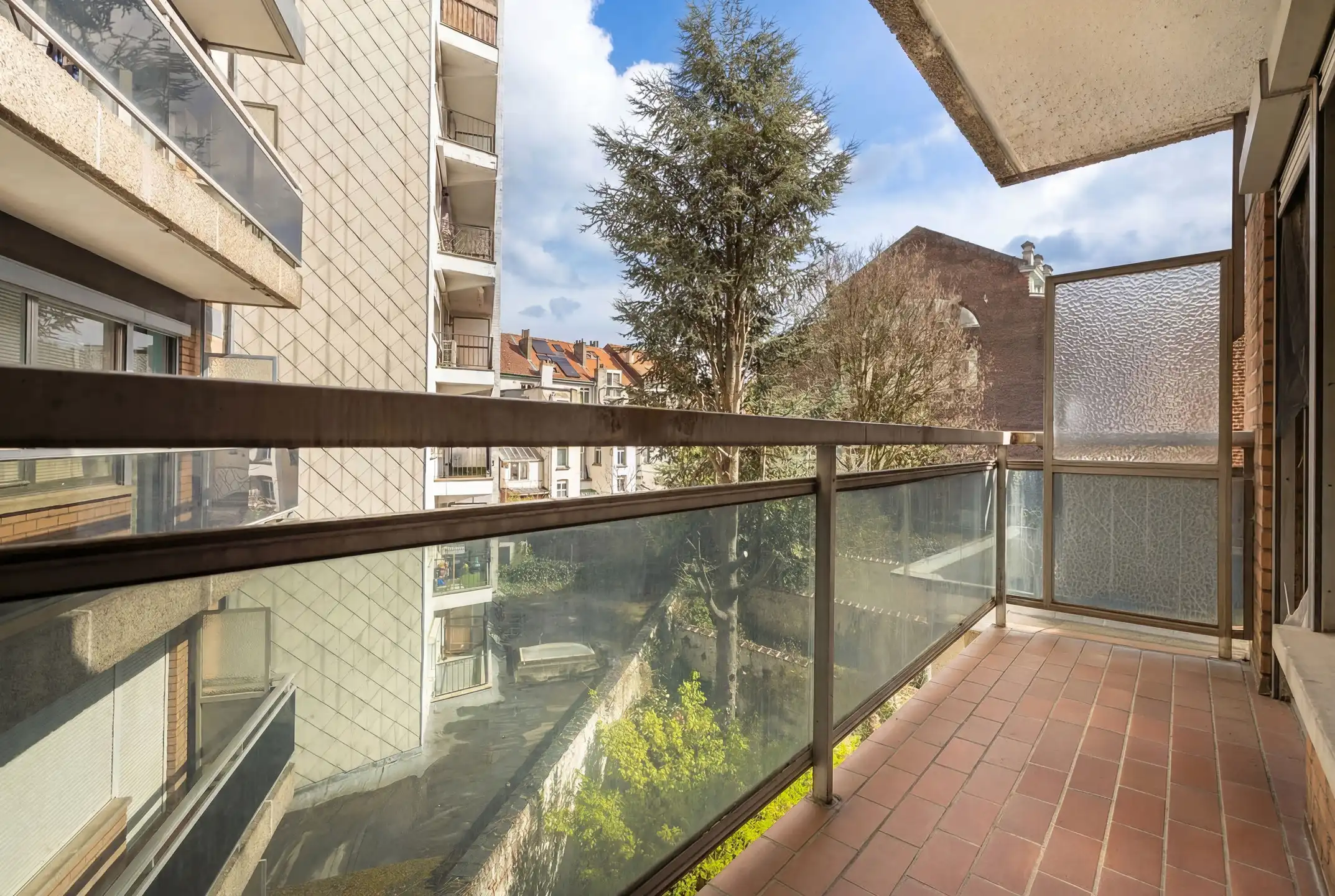 Europese wijk, lichtrijk 2-slaapkamerappartement foto 4