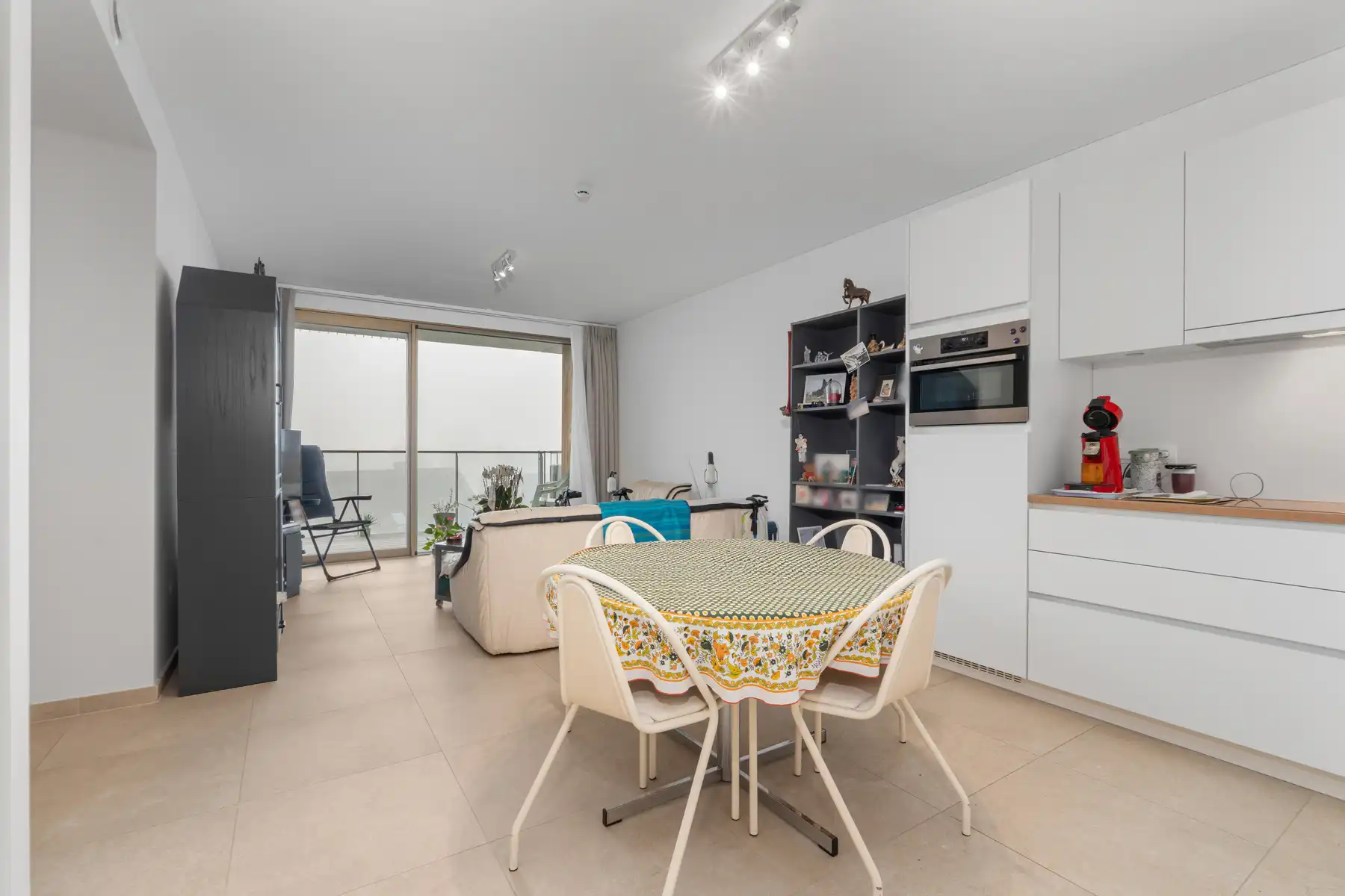 Moderne assistentiewoning met zonneterras foto 2