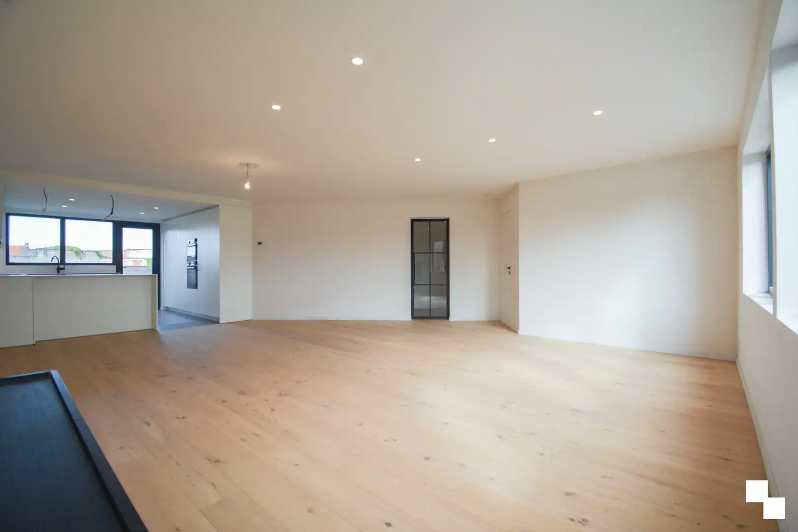 Tweeslaapkamer appartement met garage nabij het centrum van Izegem foto 7