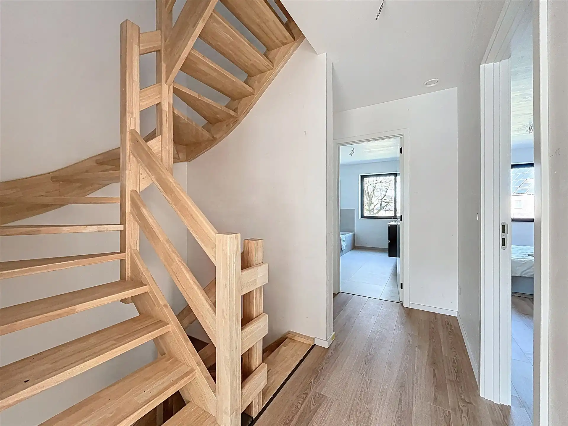 Prachtige Nieuwbouwwoning met 4 slaapkamers en 2 badkamers! foto 11