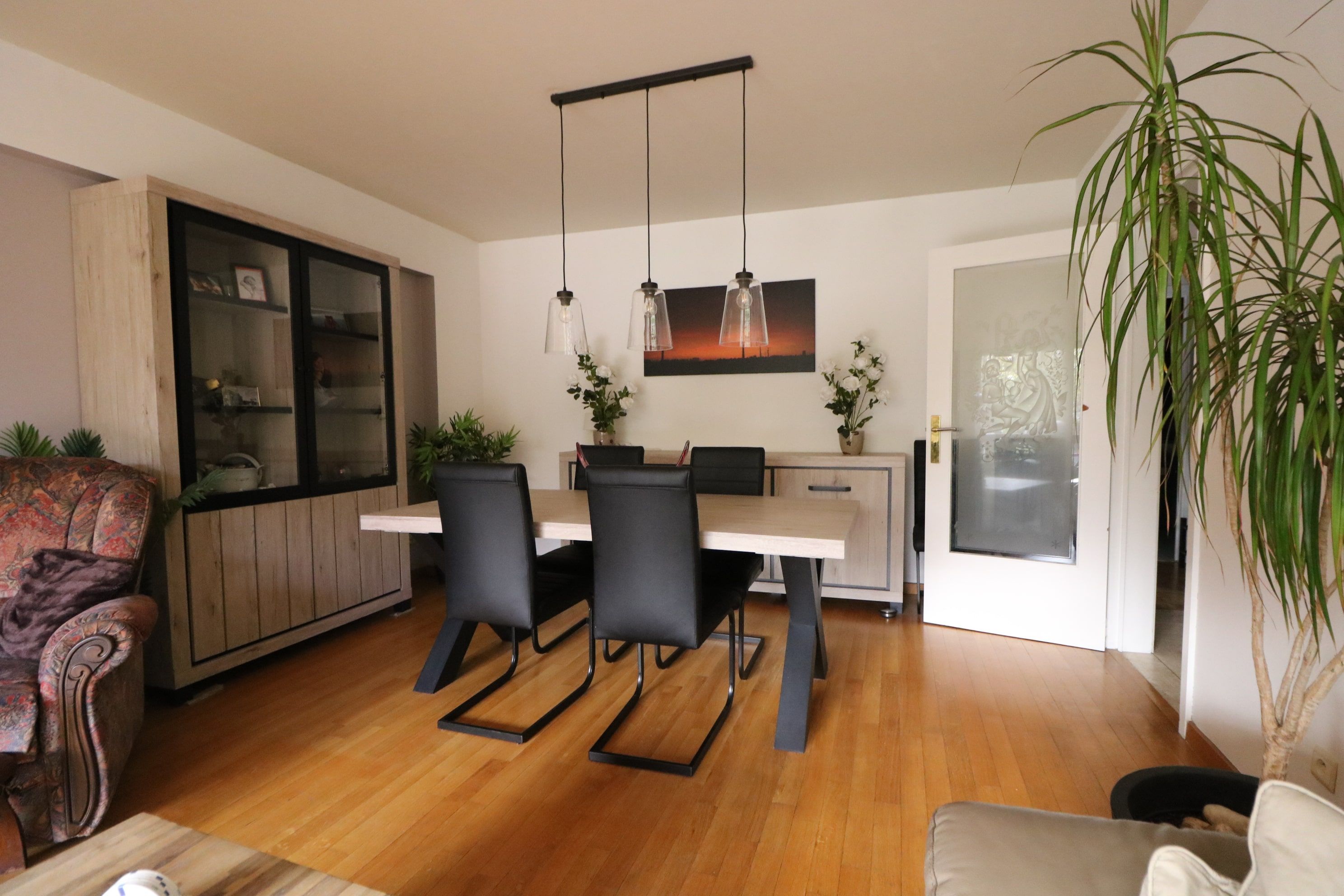 Ruim appartement (97 m²) met 2 grote slaapkamers en twee terrassen, vlakbij station/winkelstraten en met prachtig zicht op het park. foto 2