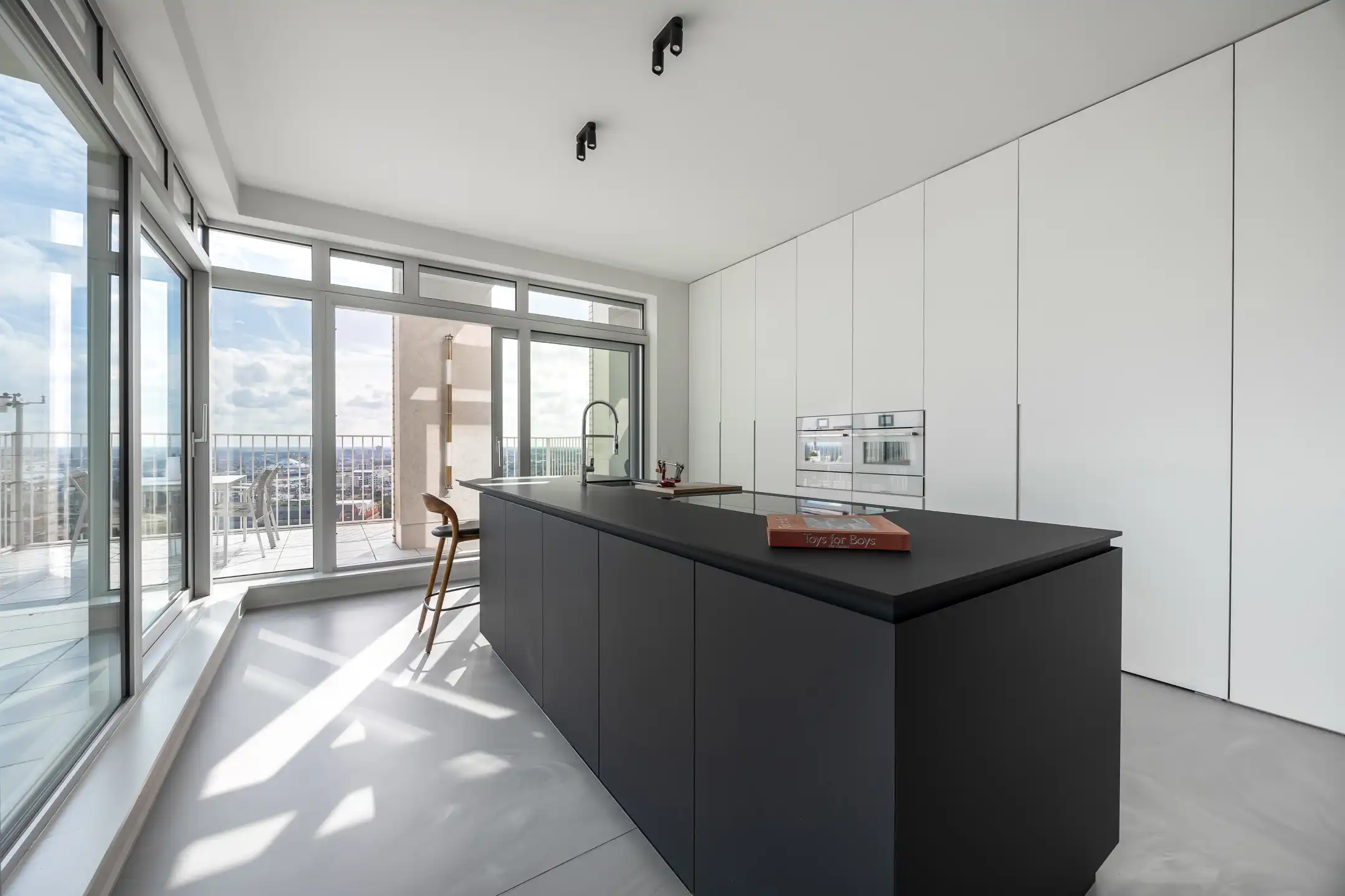 Duplex-penthouse met zicht over de Antwerpse skyline foto 5