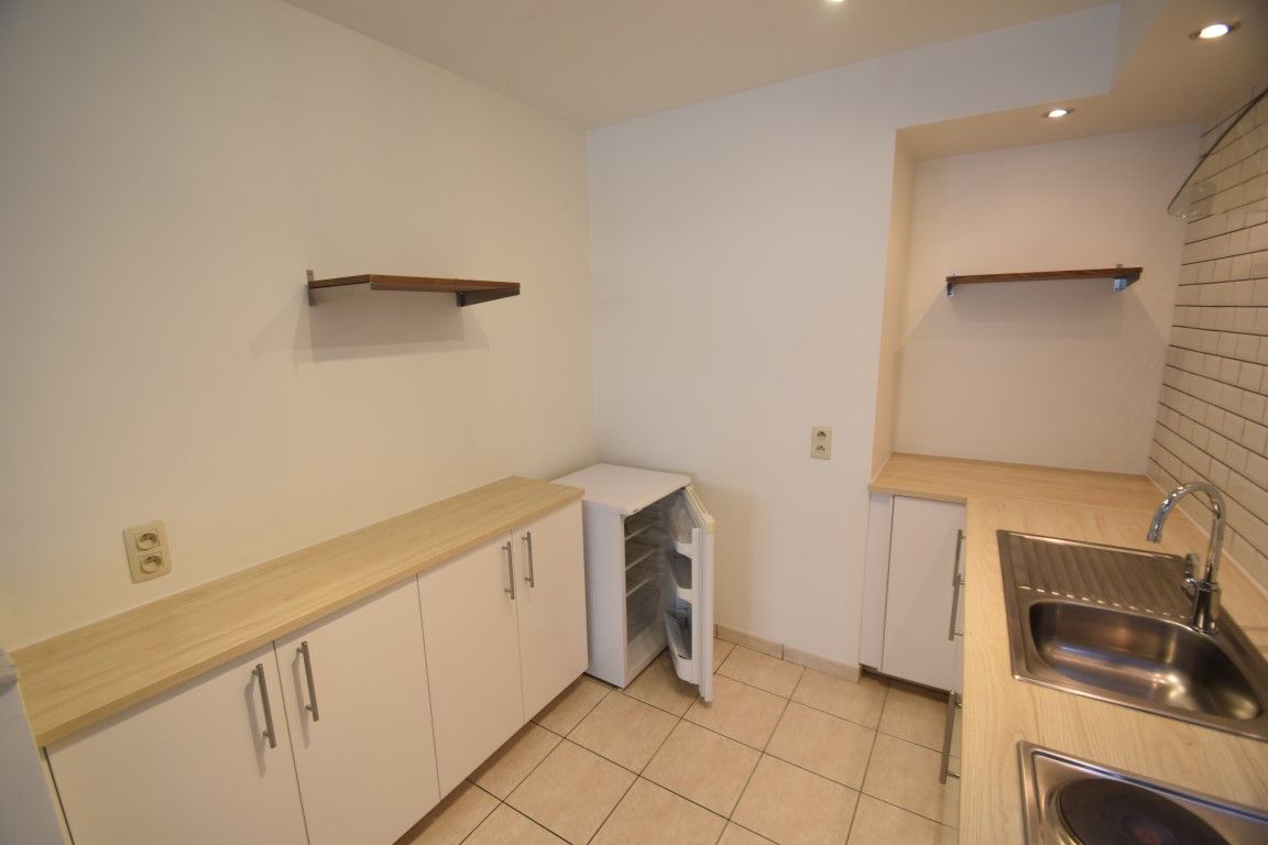 Vernieuwd gelijkvloers appartement met 2 slaapkamers foto 6