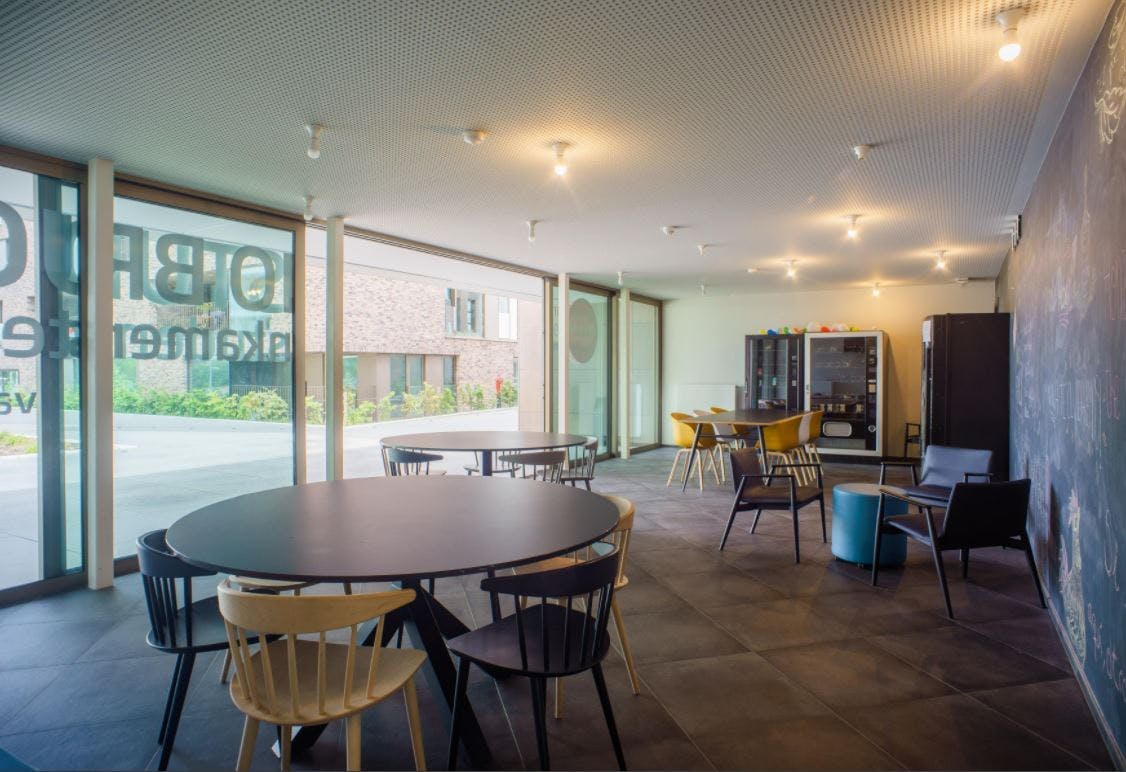 Studentenkamer te koop aan het station van Brugge foto 4