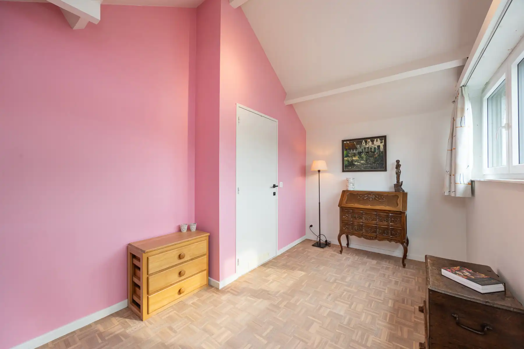 Split-level woning op ca. 1103 m² in een rustige woonwijk foto 16