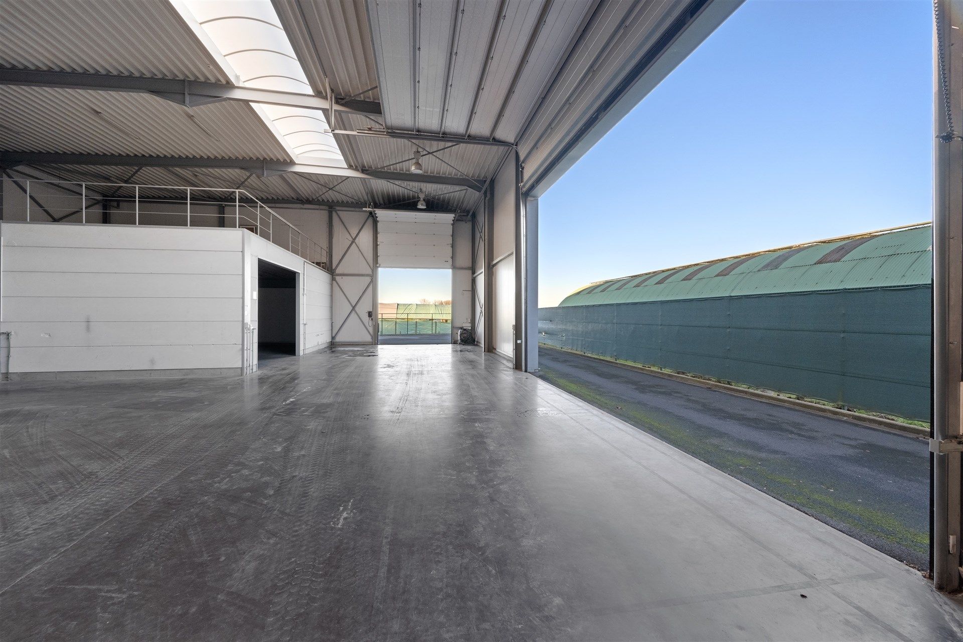 Zeer goed gelegen magazijn van 120 m2 foto 4