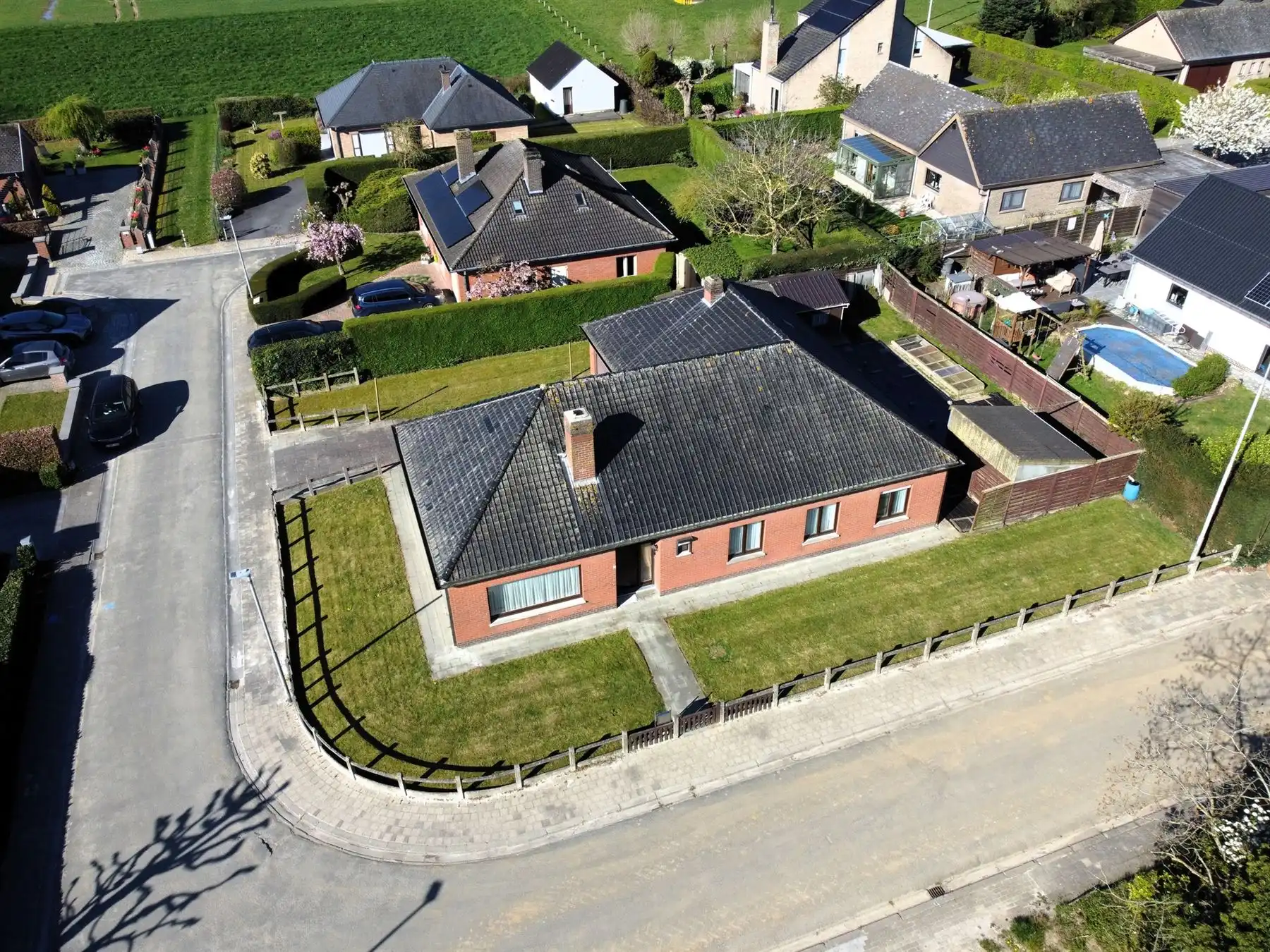 Ruime woning met zonnige tuin foto 10