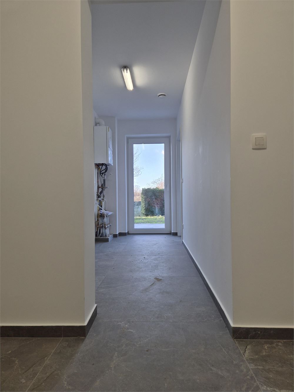 Leuke gerenoveerde woning met 4 slaapkamers en tuin foto 13