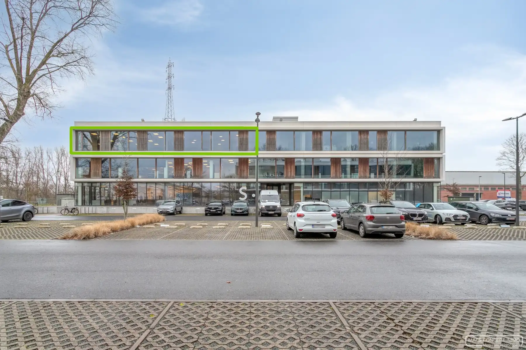 Kantoorruimte 251 m2 te koop vlakbij bij E17 te Zwevegem foto {{pictureIndex}}