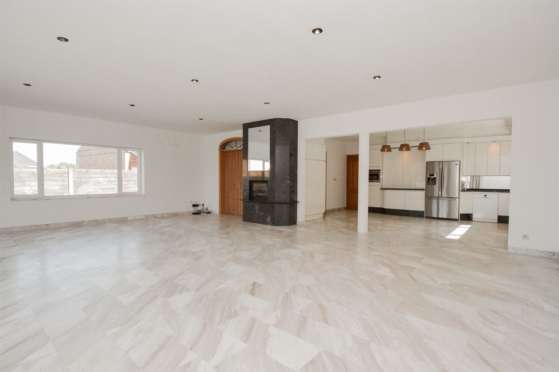 Ruime, op te frissen villa woning op een mooi perceel van 1.583m² foto 4