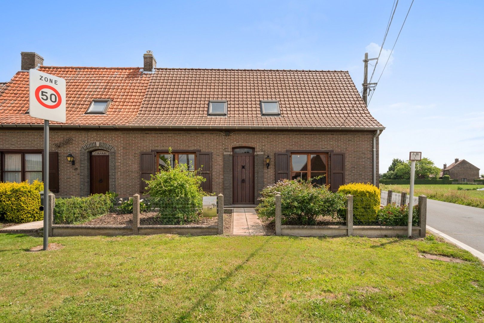 Halfopen woning met tuin en garage op landelijke toplocatie nabij alle invalswegen foto 2