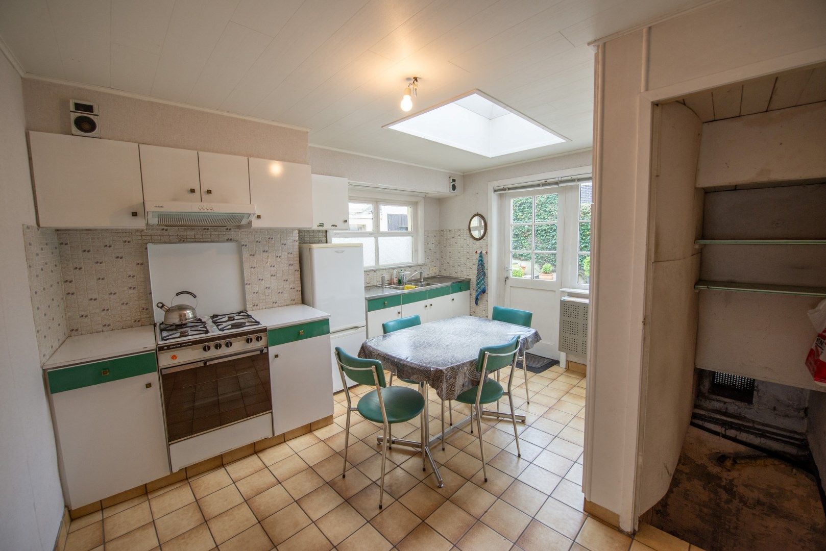 Te renoveren woning met 2 slaapkamers en gezellige binnenkoer foto 4
