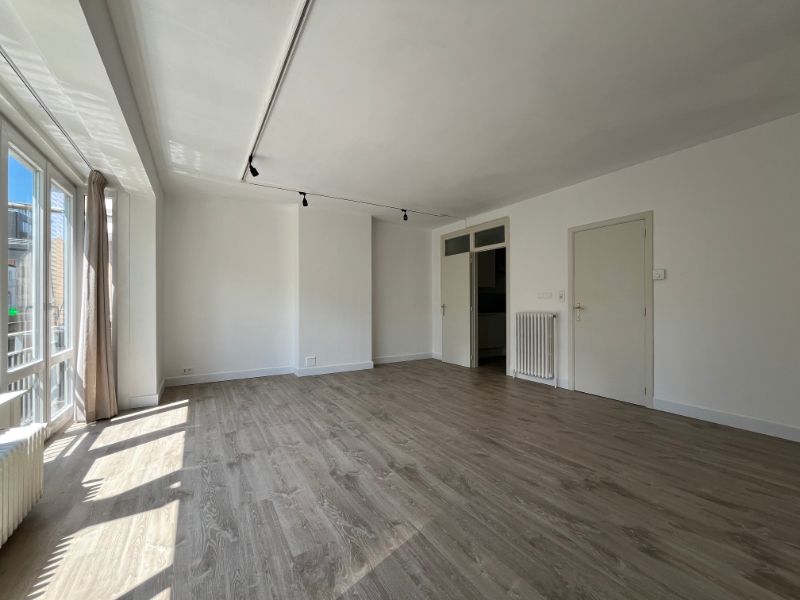 Instapklaar en centraal gelegen appartement met buitenparkeerplaats te Sint-Idesbald foto 3