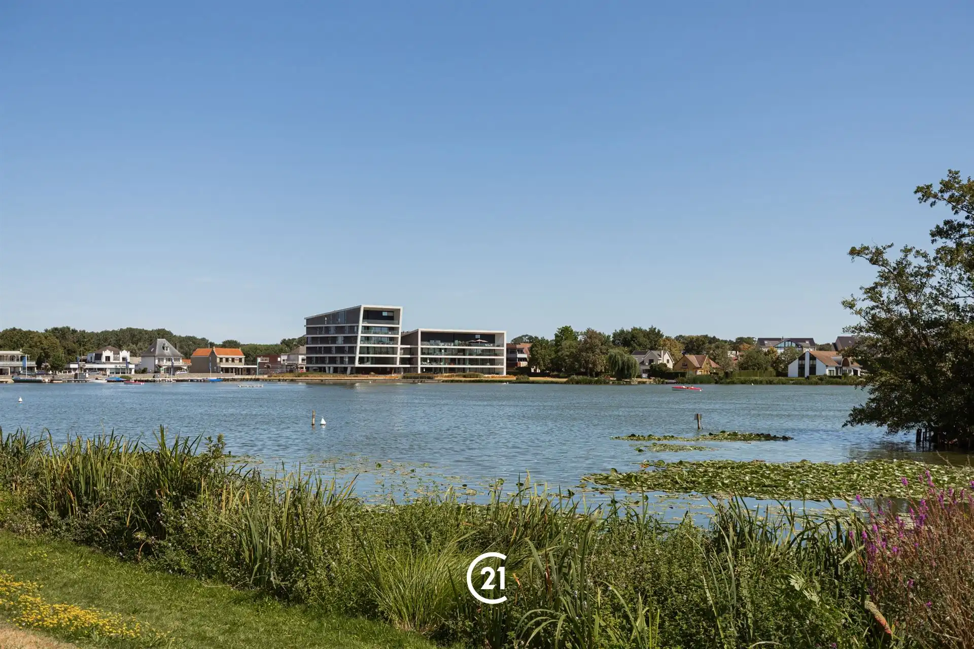 Uniek tweeslaapkamerappartement met zicht op het Donkmeer. foto 19