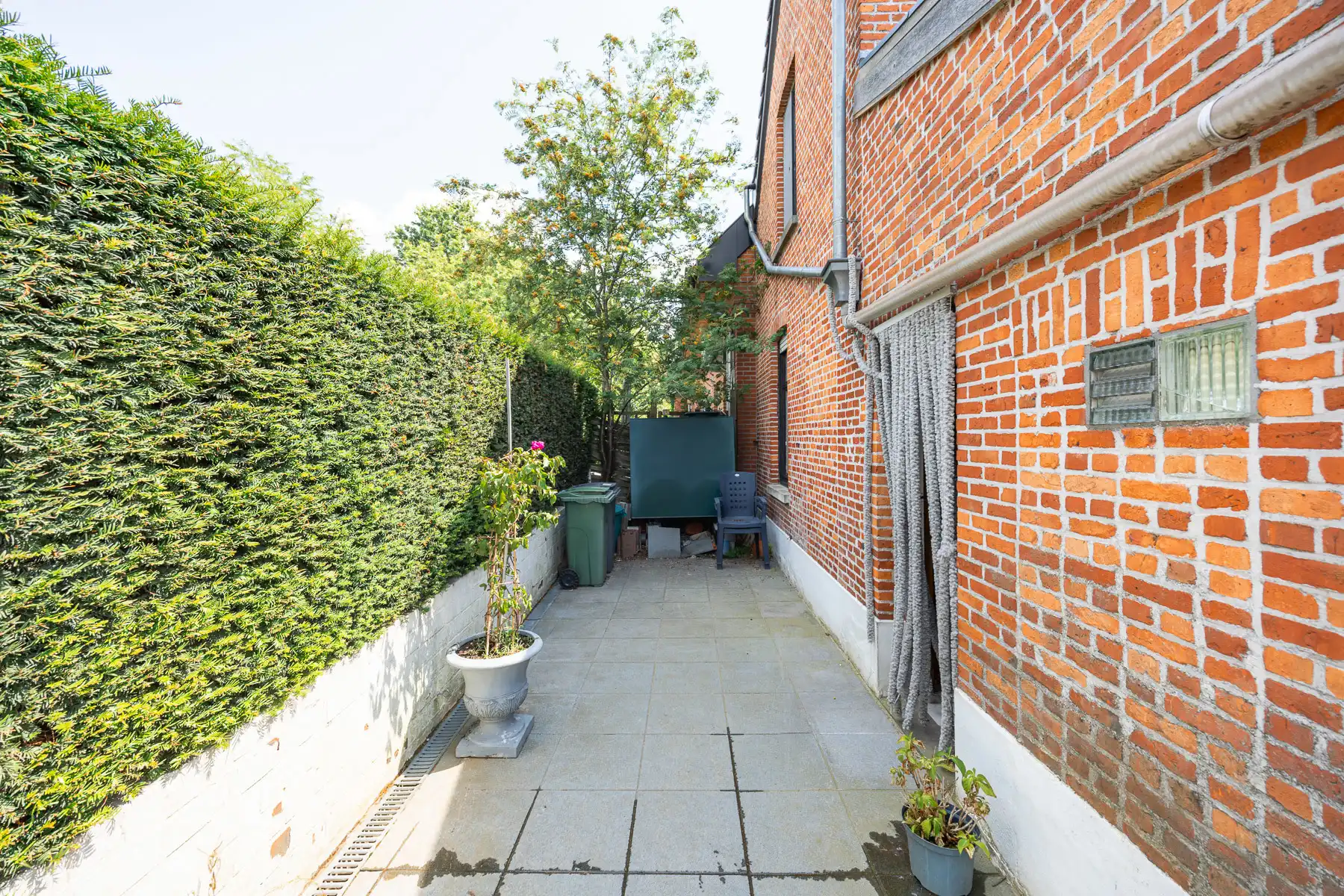 Charmante te renoveren halfopen woning met veel potentieel foto 19