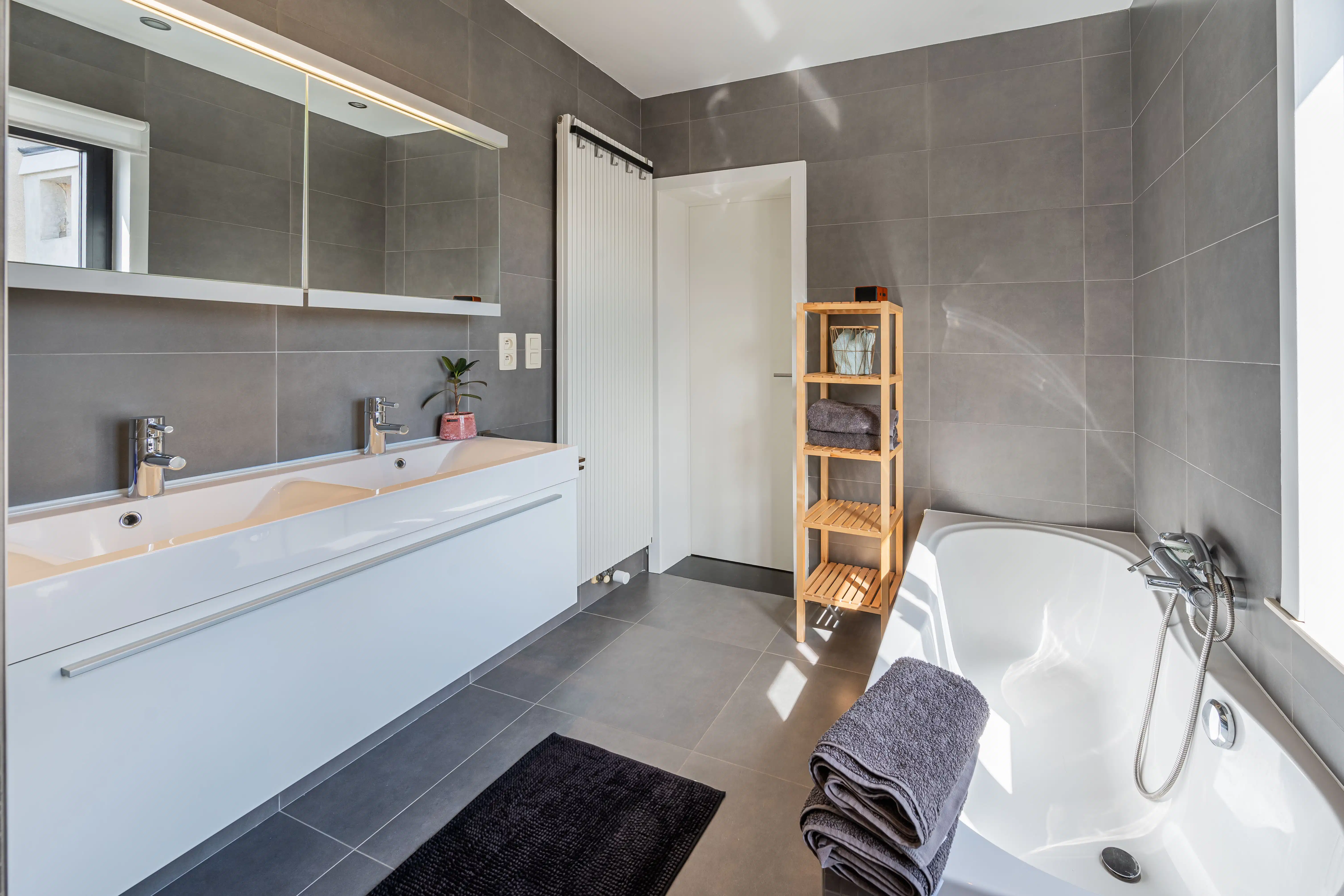 Instapklare en verrassend ruime woning in hartje Willebroek foto 14