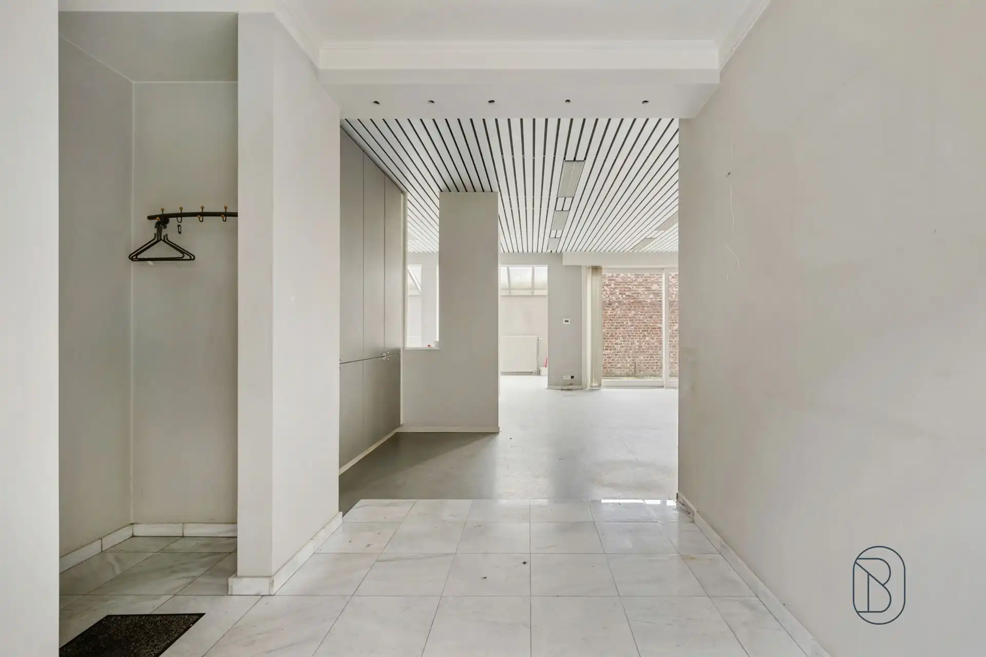 Topgelegen mogelijks groot appartement met veel potentieel! foto 9