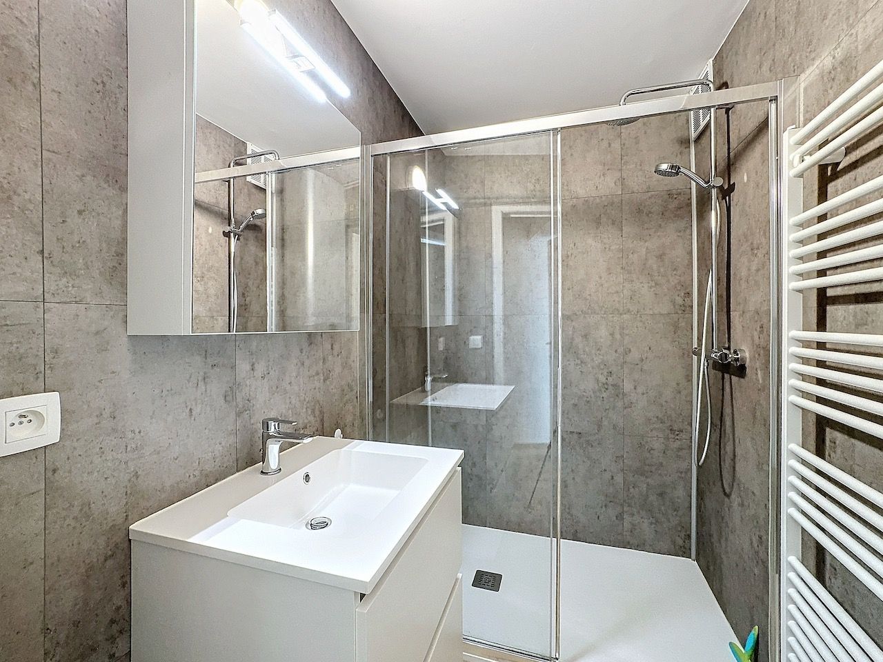 Zeer goed gelegen, vernieuwd appartement met zijdelings zeezicht foto 13