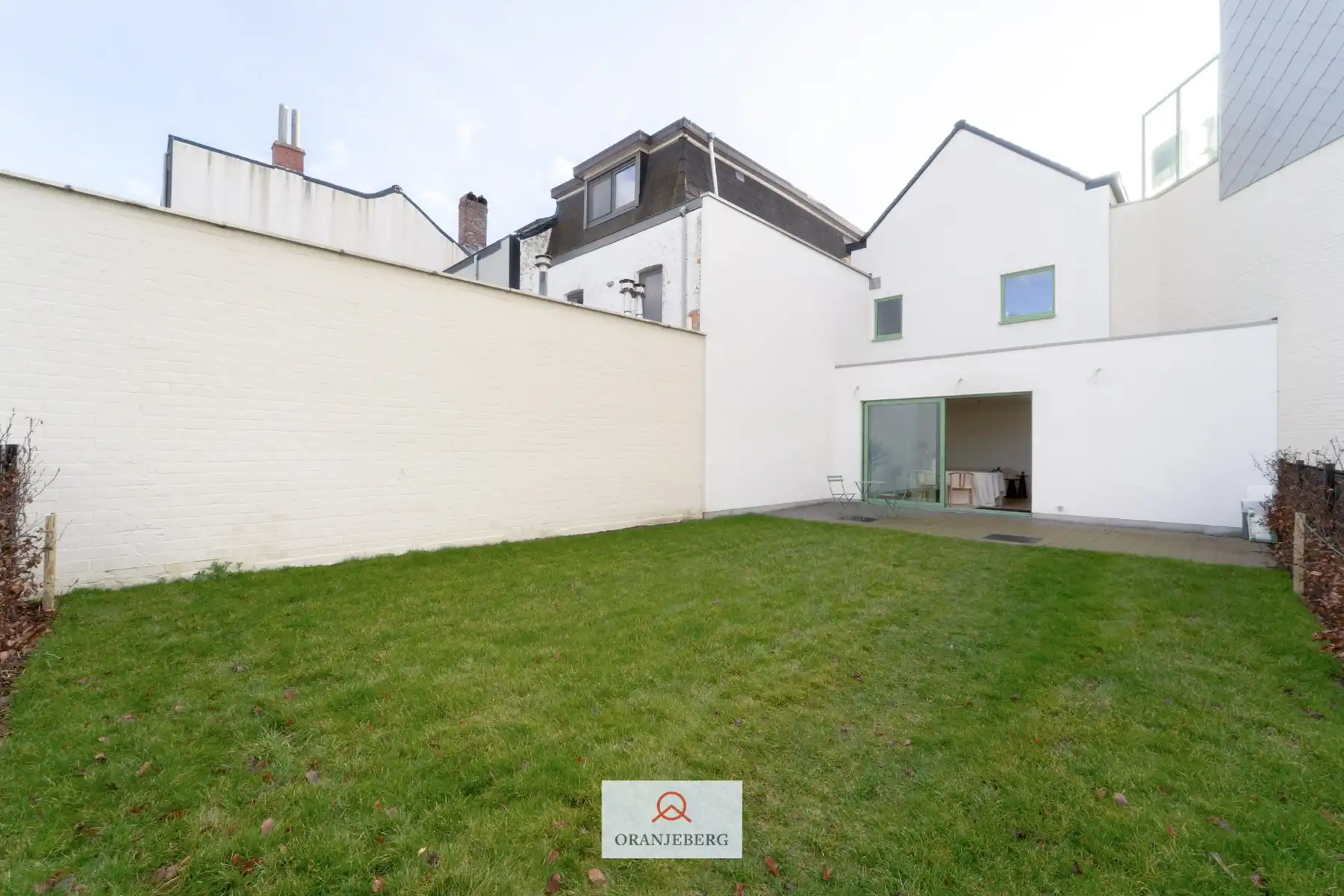 Ruime woning met 4 slpk's en tuin foto 4