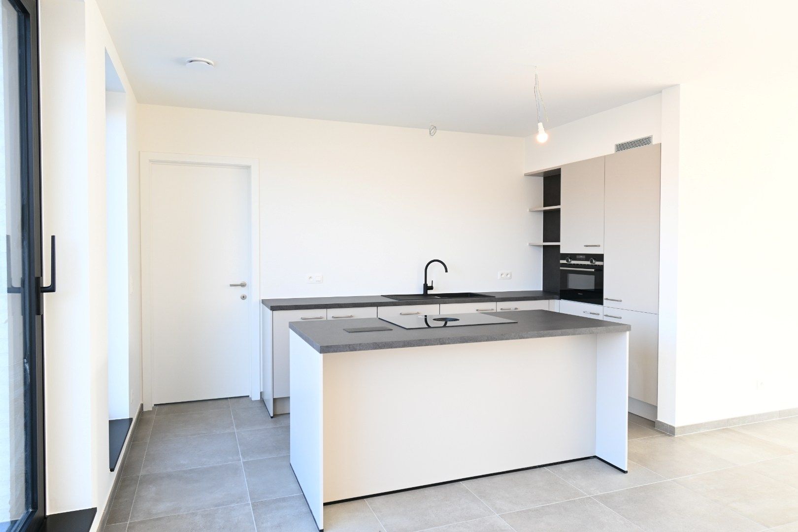 Knap nieuwbouwappartement op de eerste verdieping in centrum Hoeselt foto 4