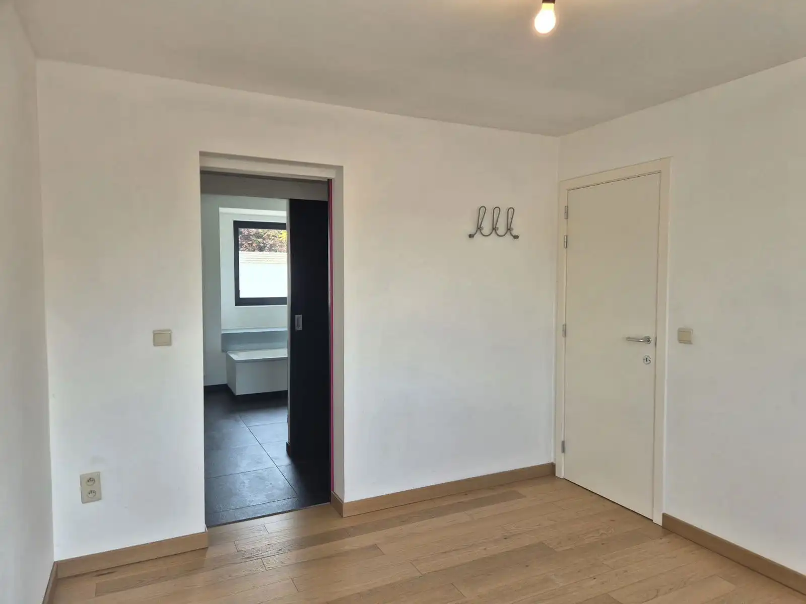 Halfopen bebouwing met 2 slaapkamers, tuin en garage foto 7